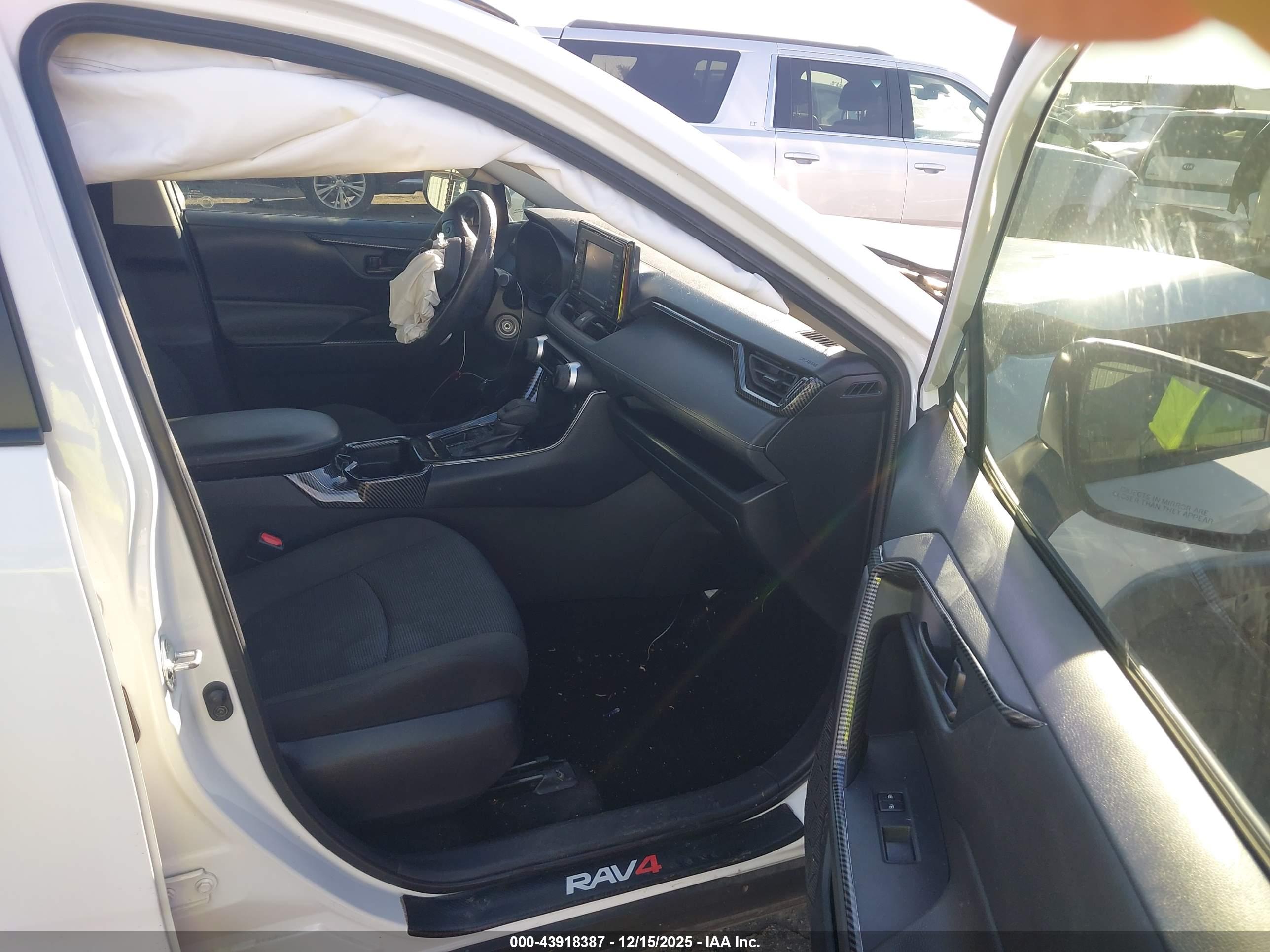 TOYOTA RAV4 image 5