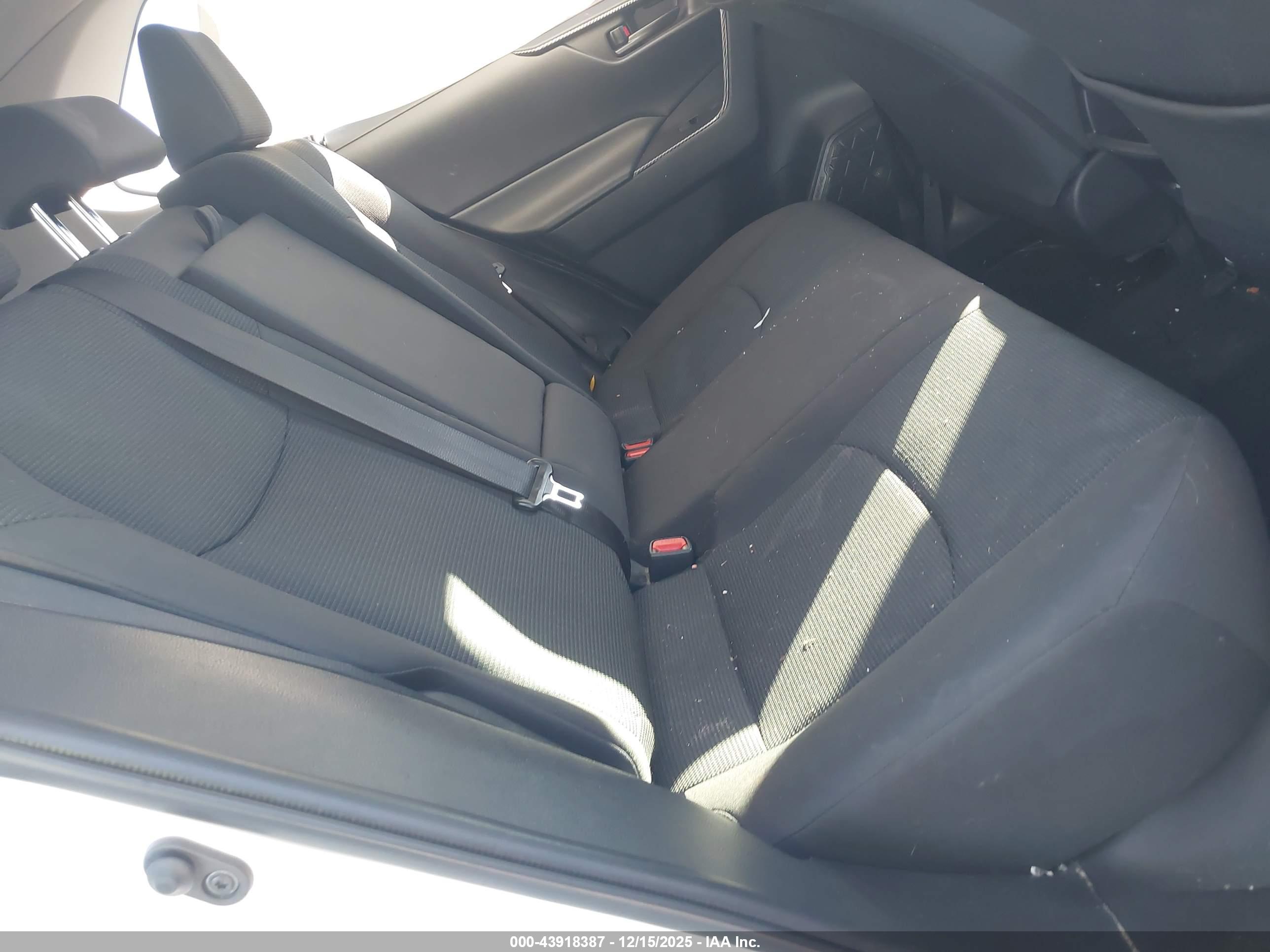 TOYOTA RAV4 image 8