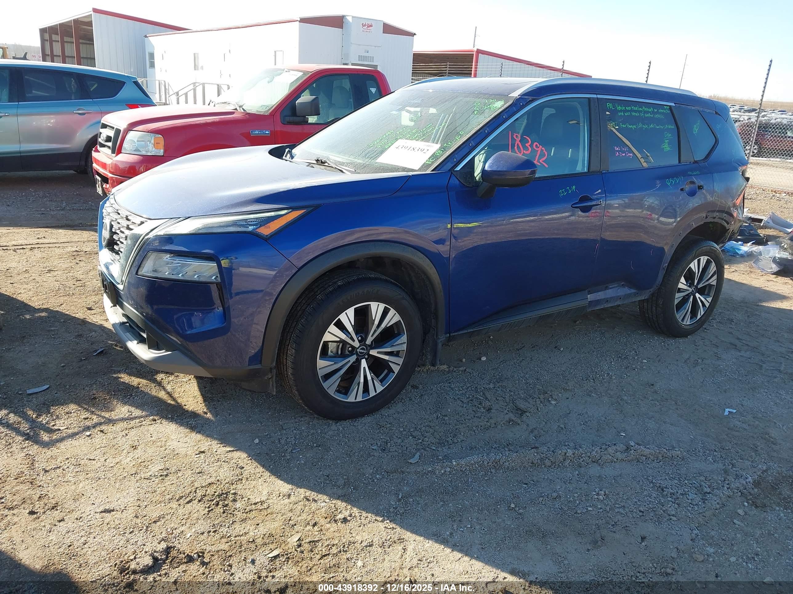 NISSAN ROGUE image 2