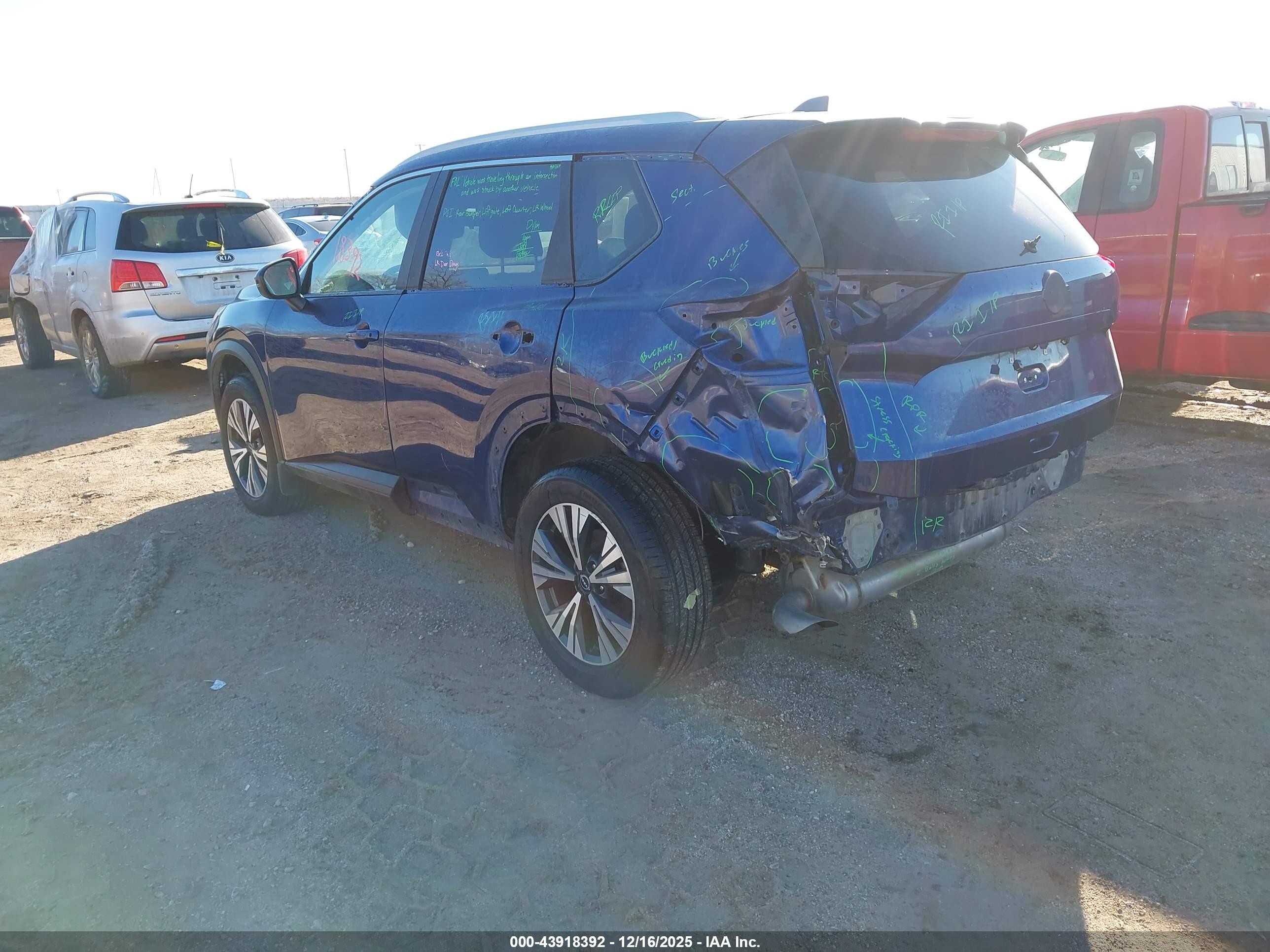 NISSAN ROGUE image 3