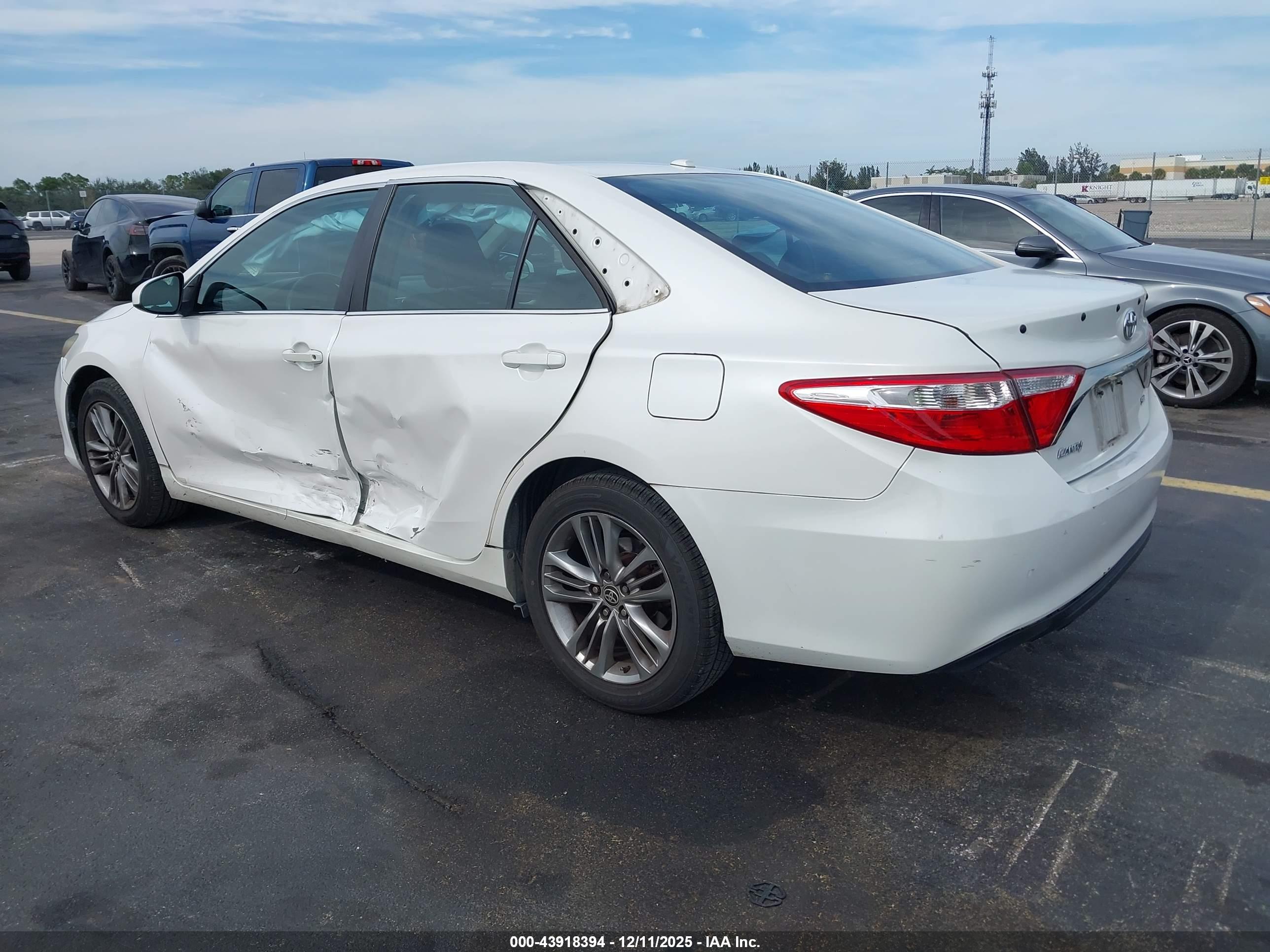 TOYOTA CAMRY image 3