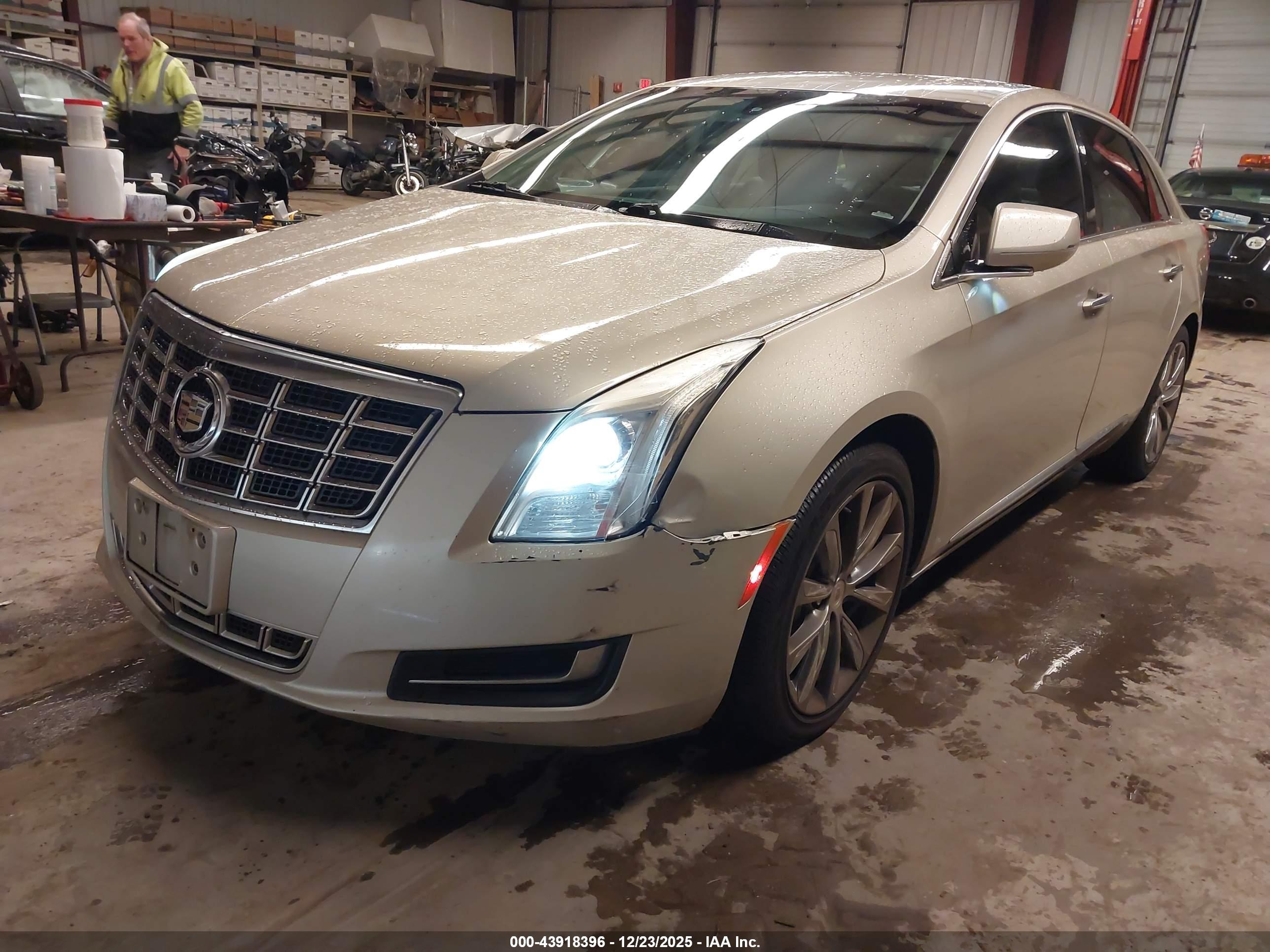 CADILLAC XTS image 2