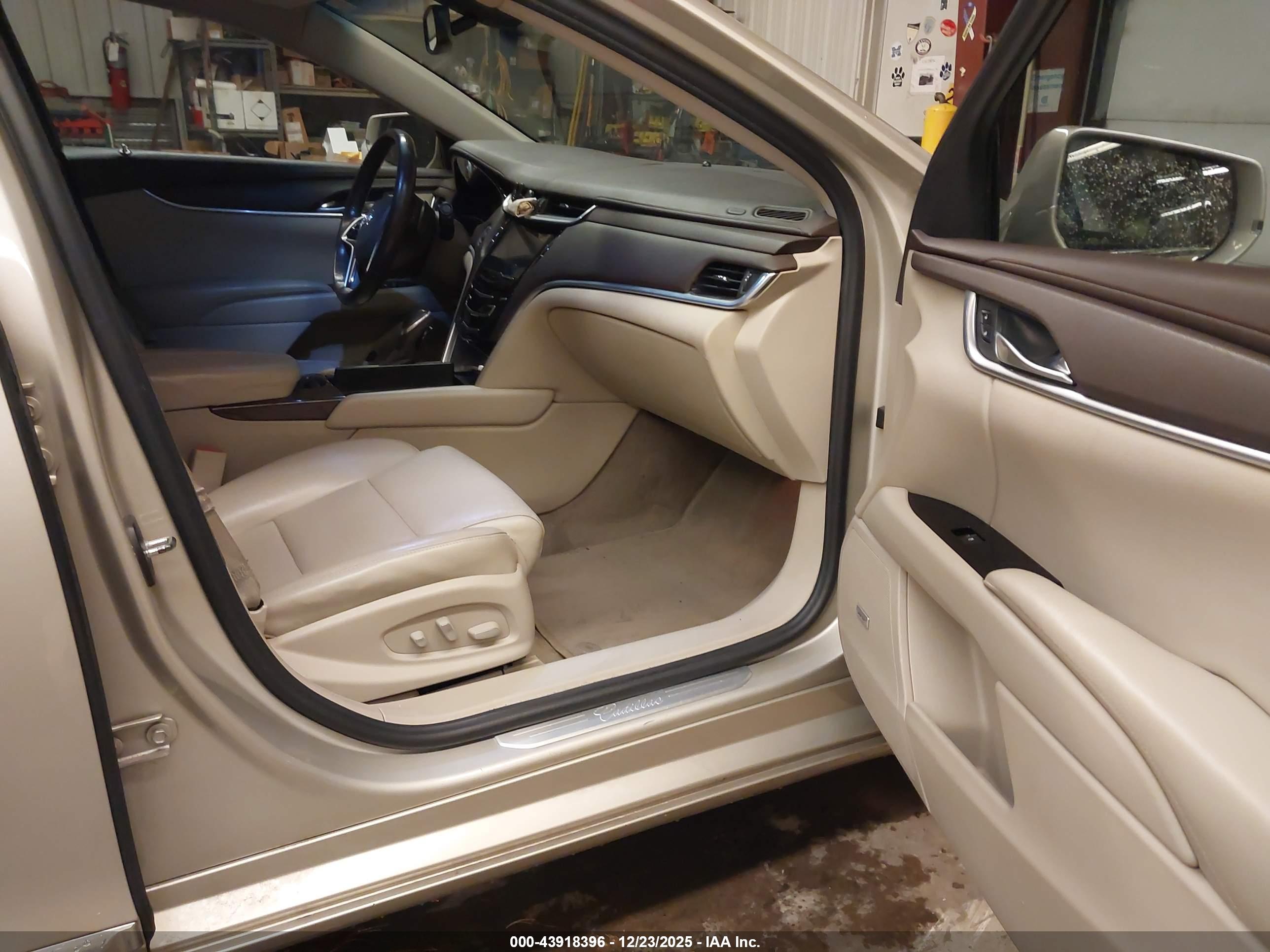 CADILLAC XTS image 5