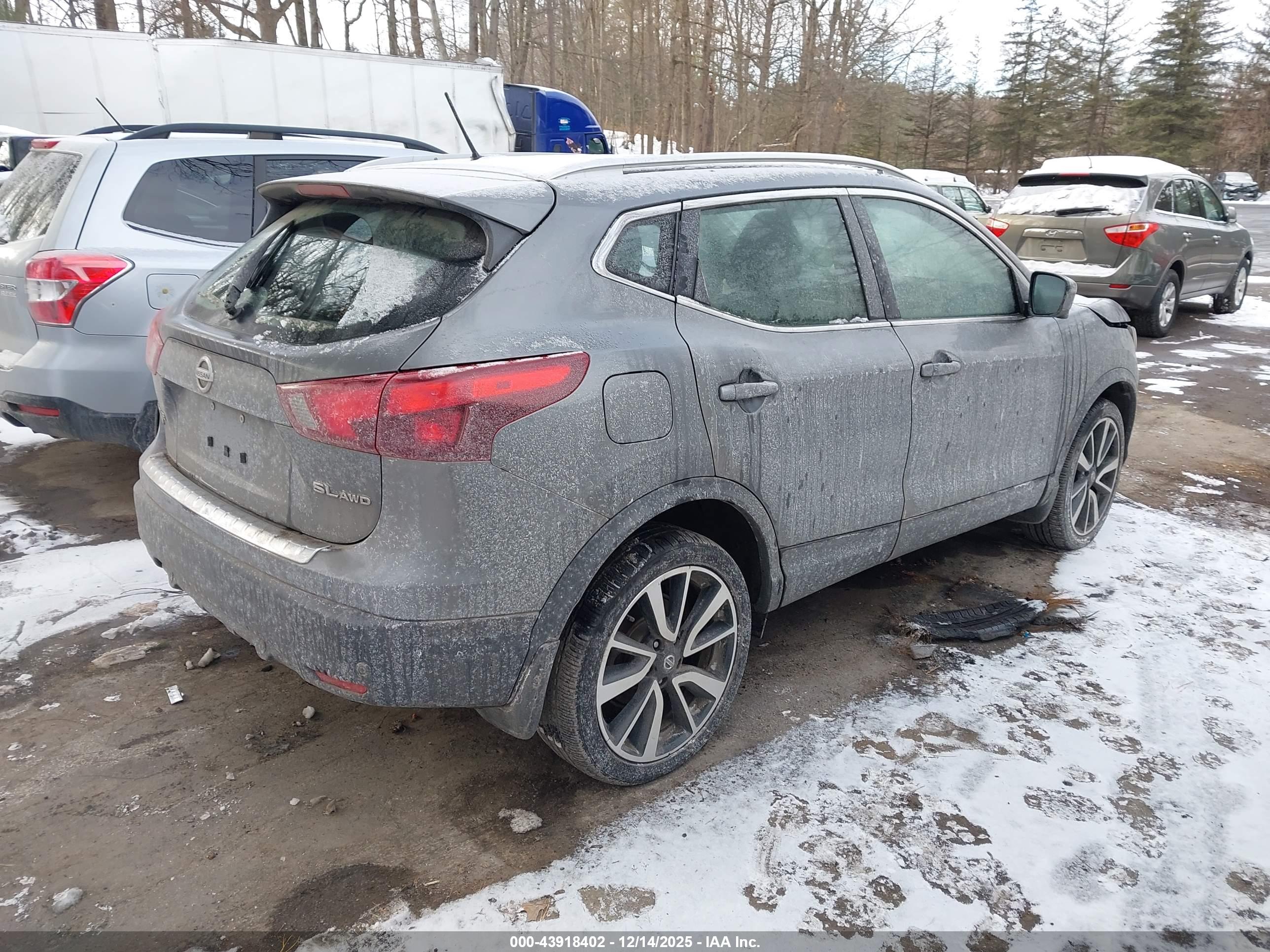 NISSAN ROGUE image 4