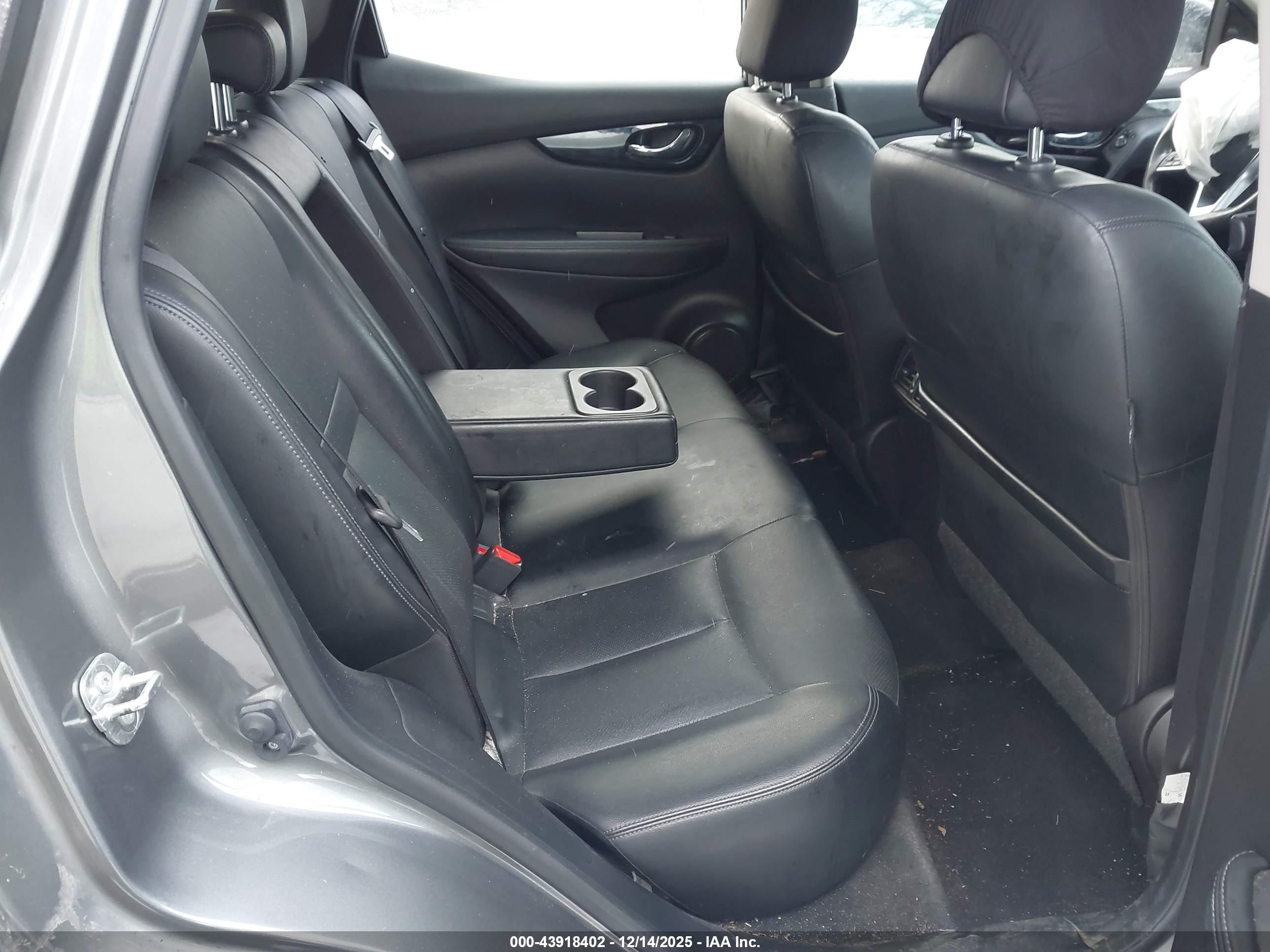 NISSAN ROGUE image 8