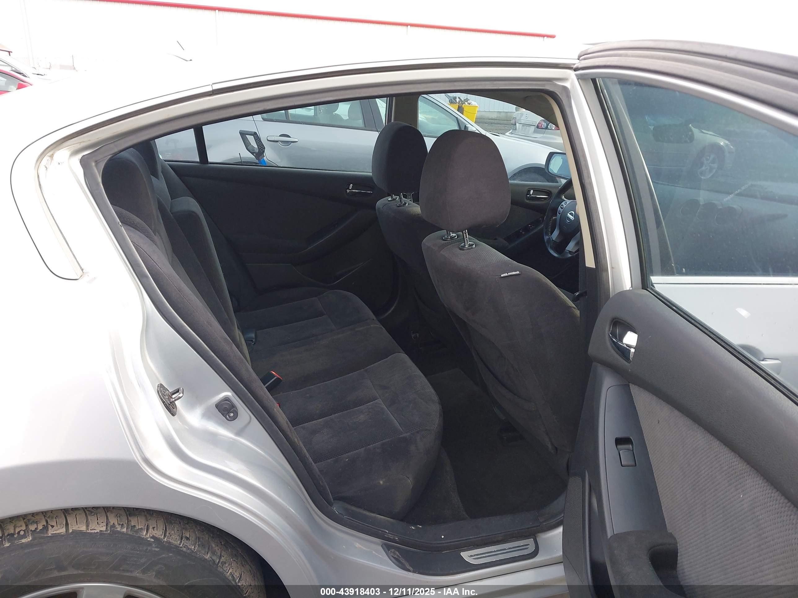 NISSAN ALTIMA image 8