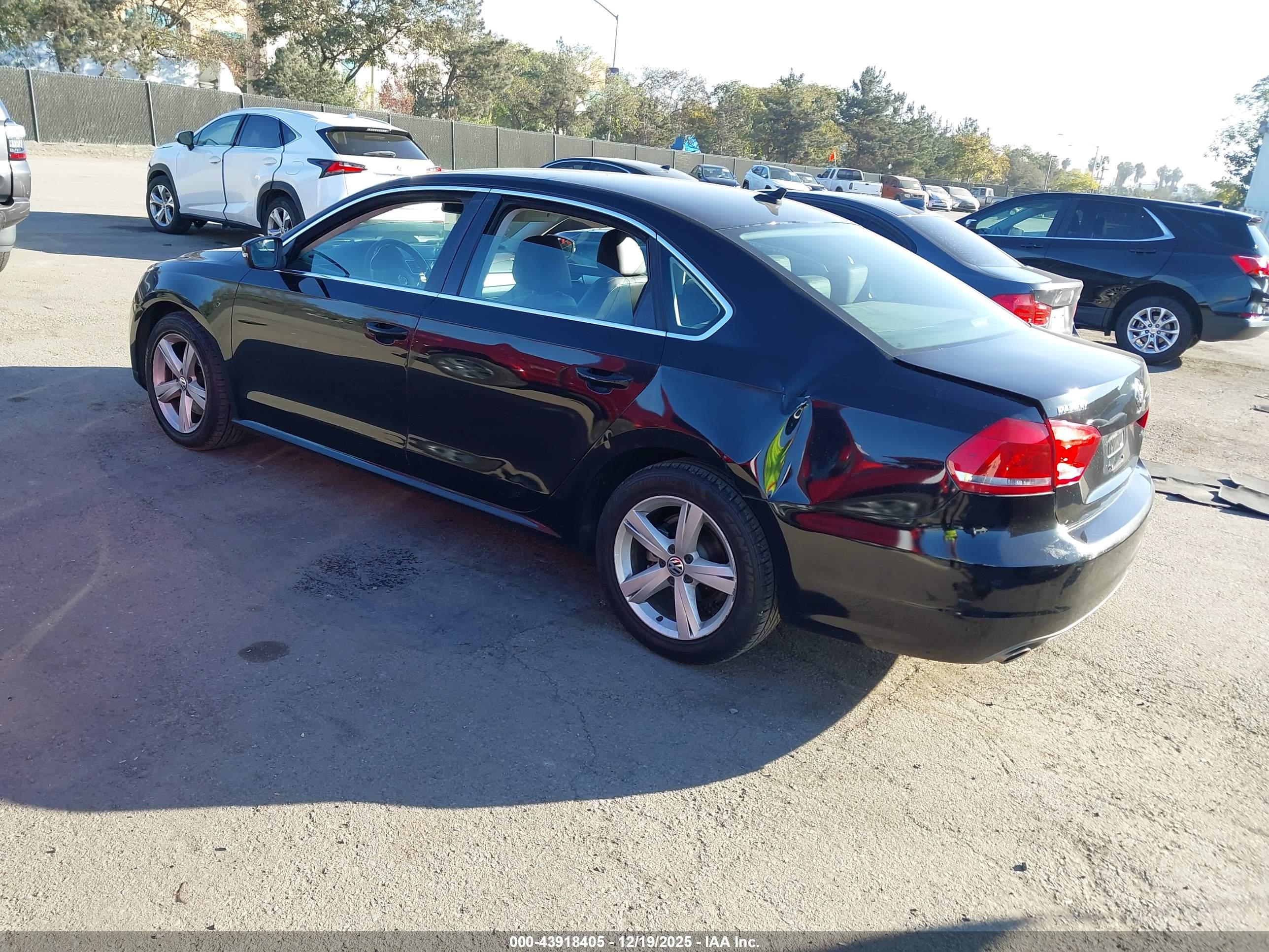 VOLKSWAGEN PASSAT image 3