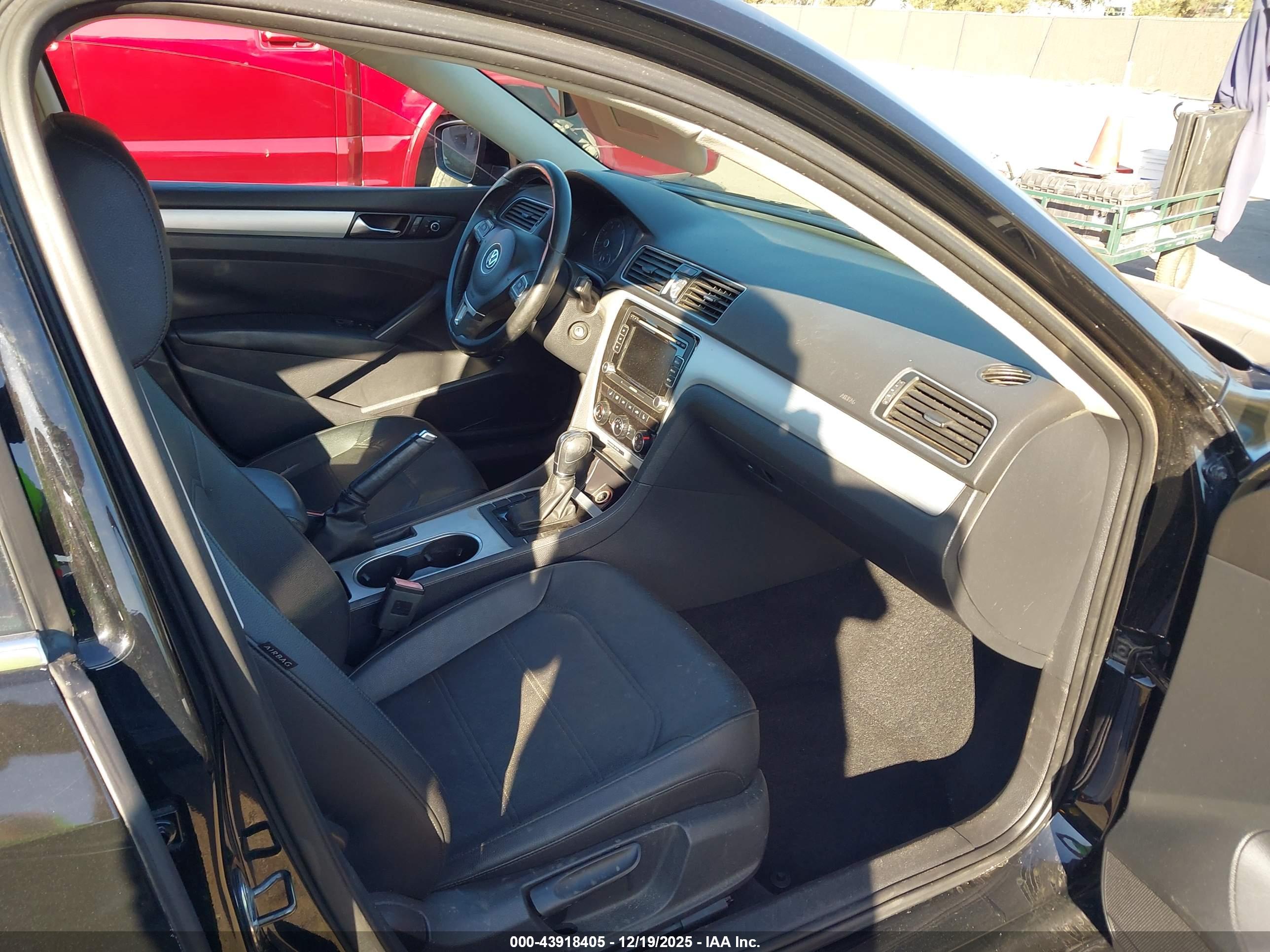 VOLKSWAGEN PASSAT image 5