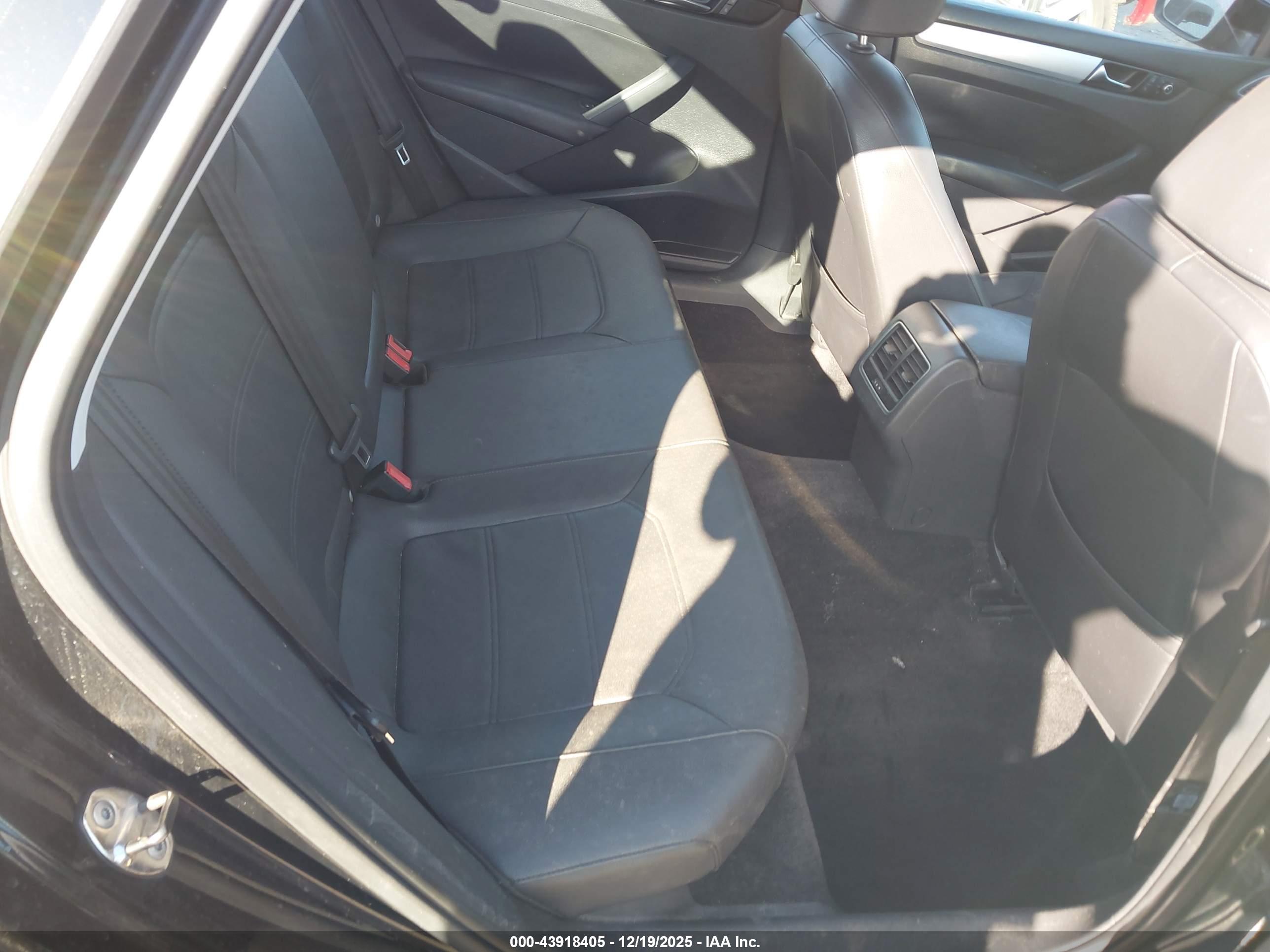 VOLKSWAGEN PASSAT image 8