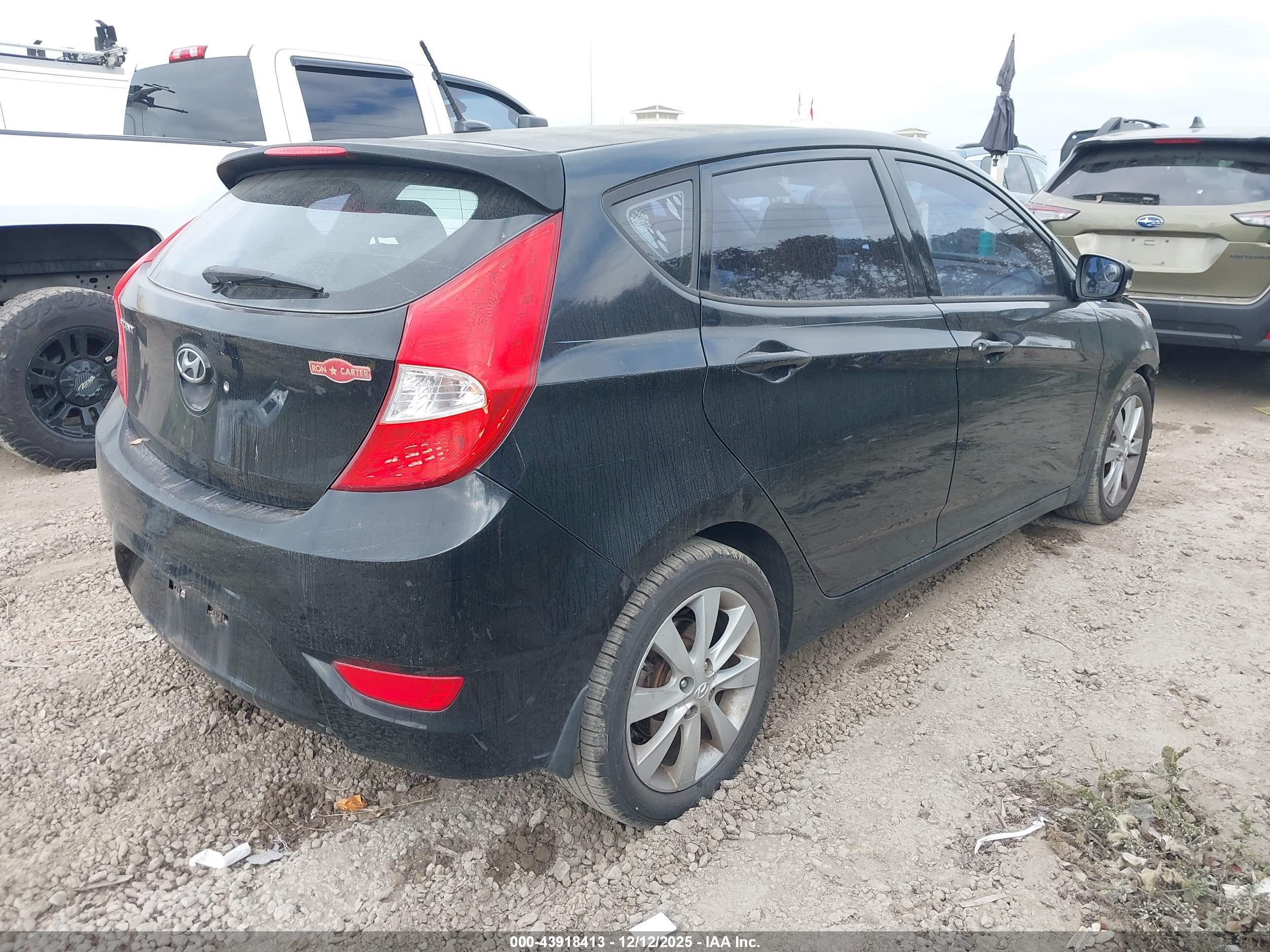HYUNDAI ACCENT image 4