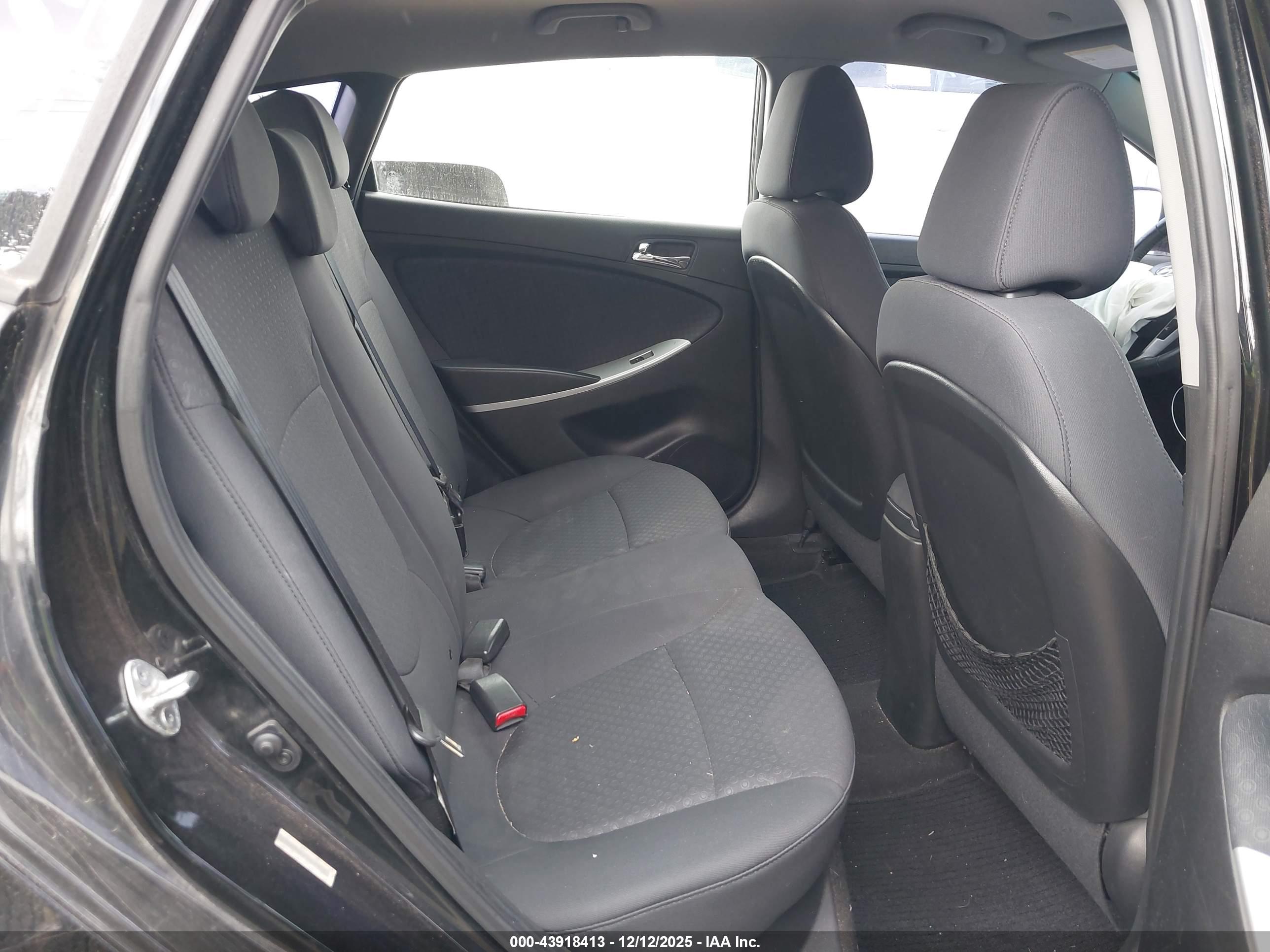 HYUNDAI ACCENT image 8