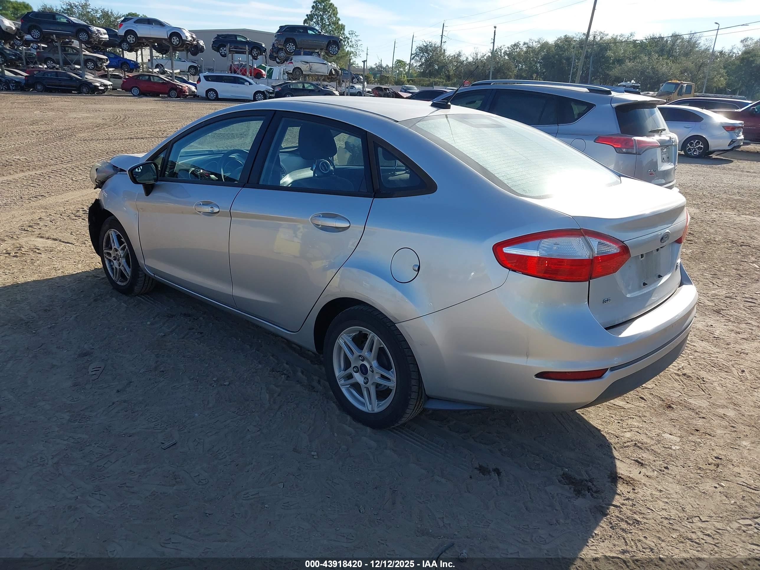 FORD FIESTA image 3
