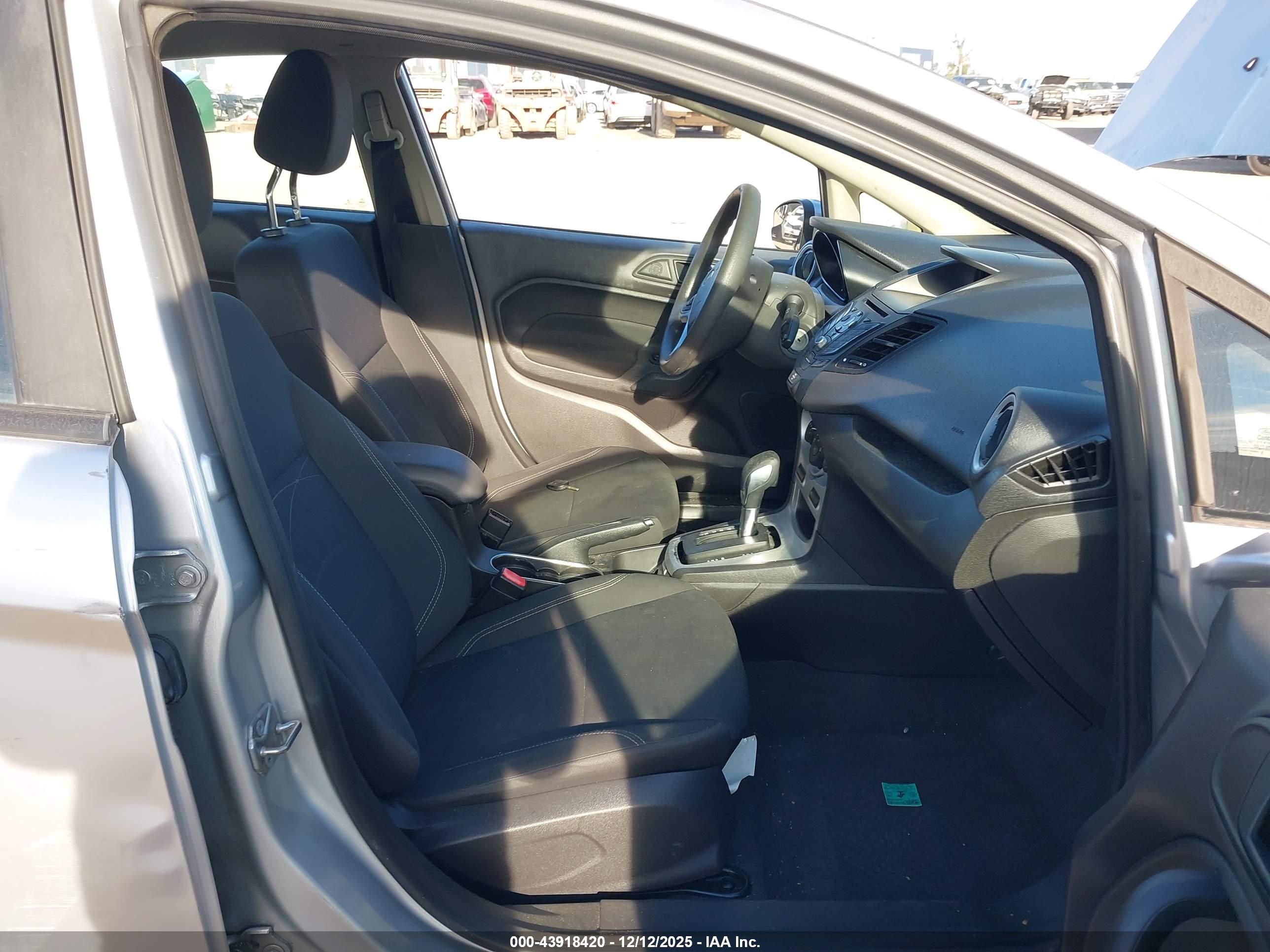 FORD FIESTA image 5