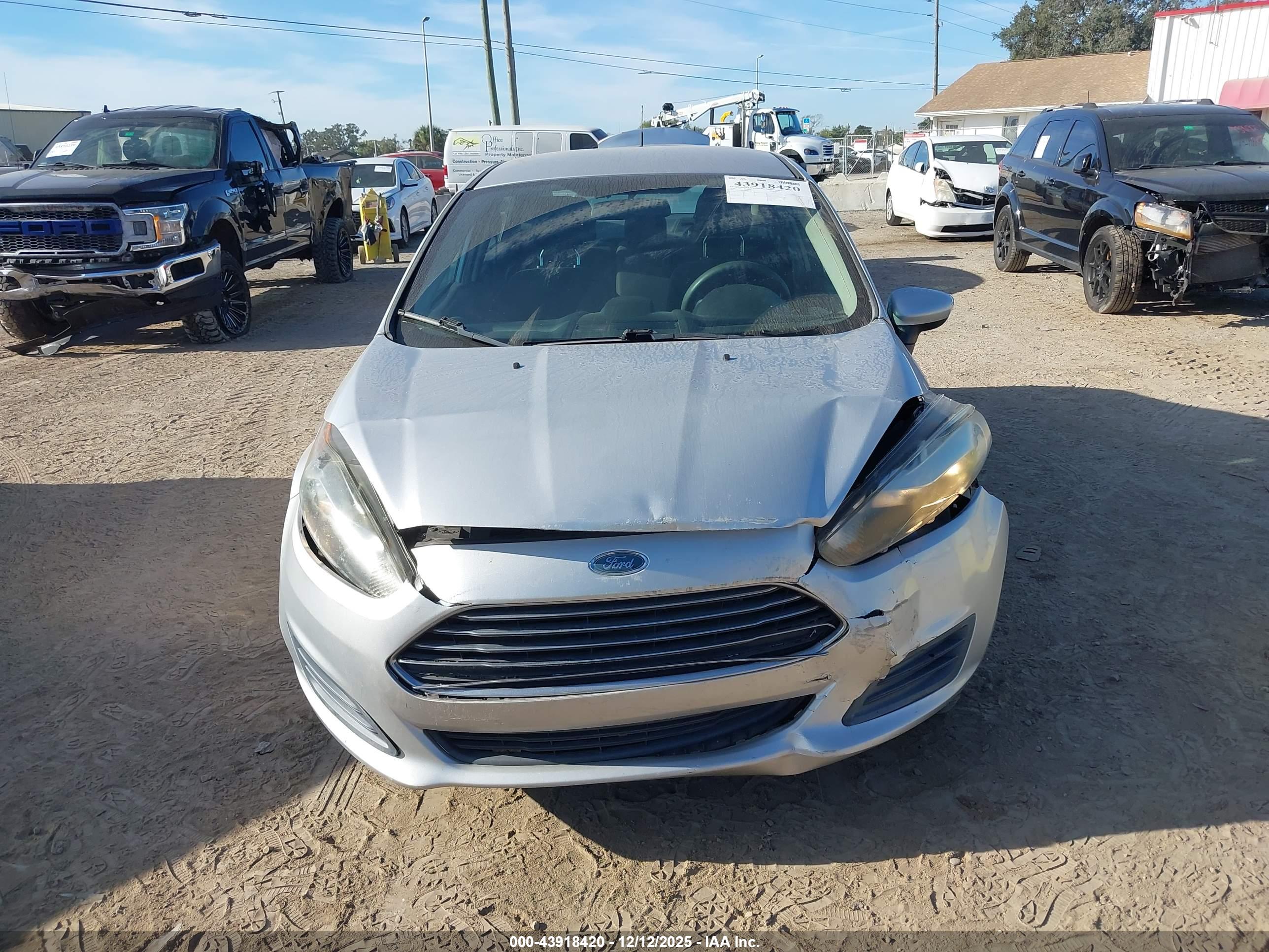 FORD FIESTA image 6
