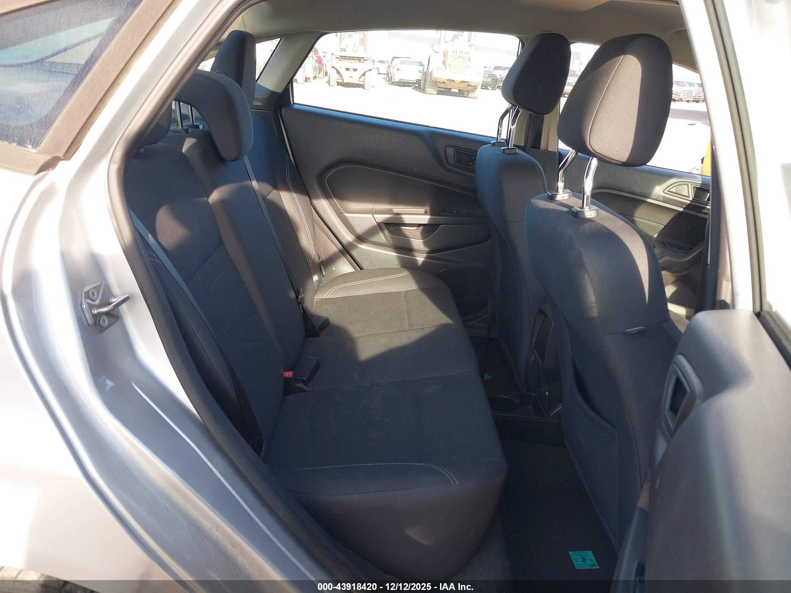 FORD FIESTA image 8