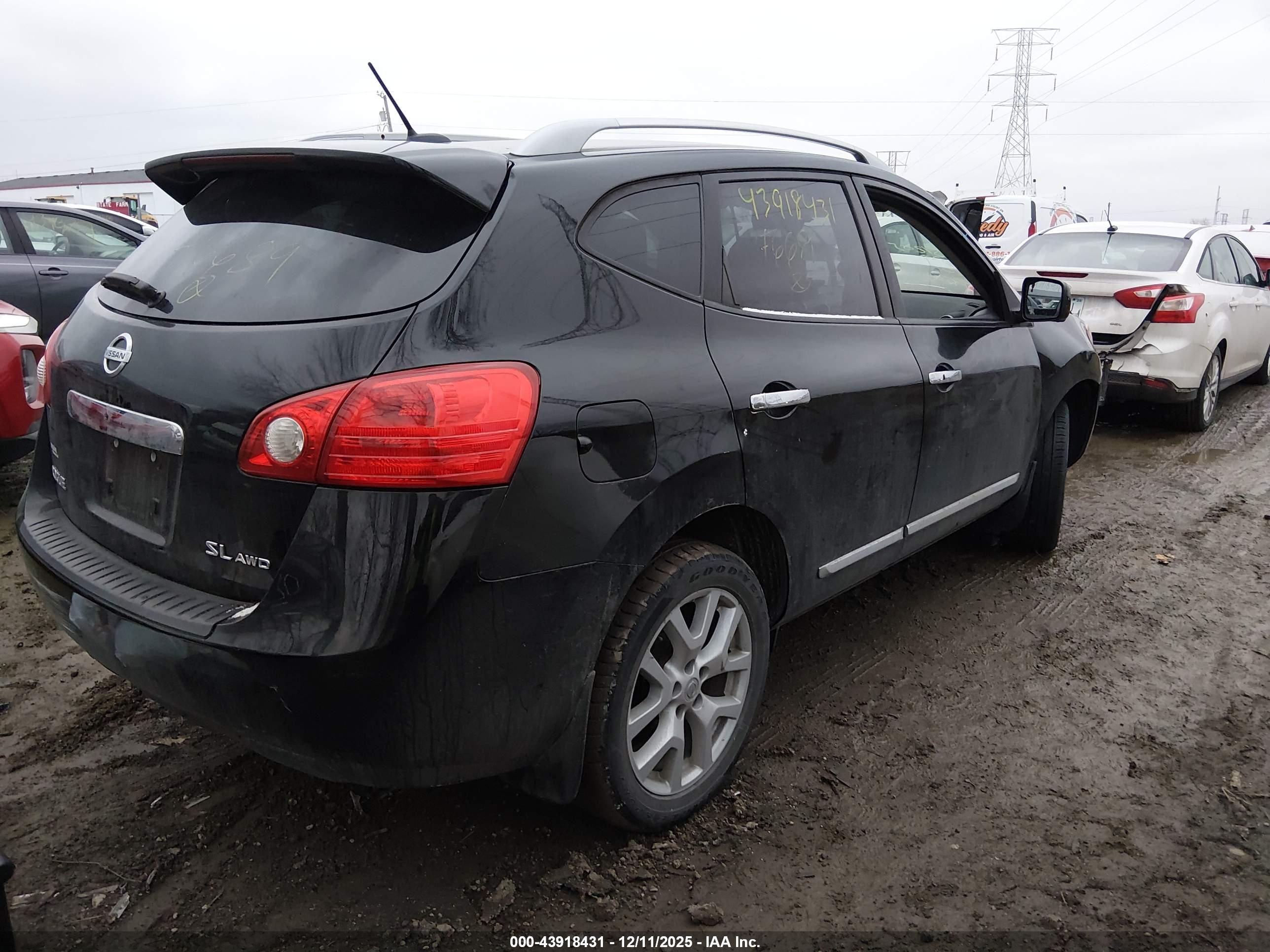 NISSAN ROGUE image 4