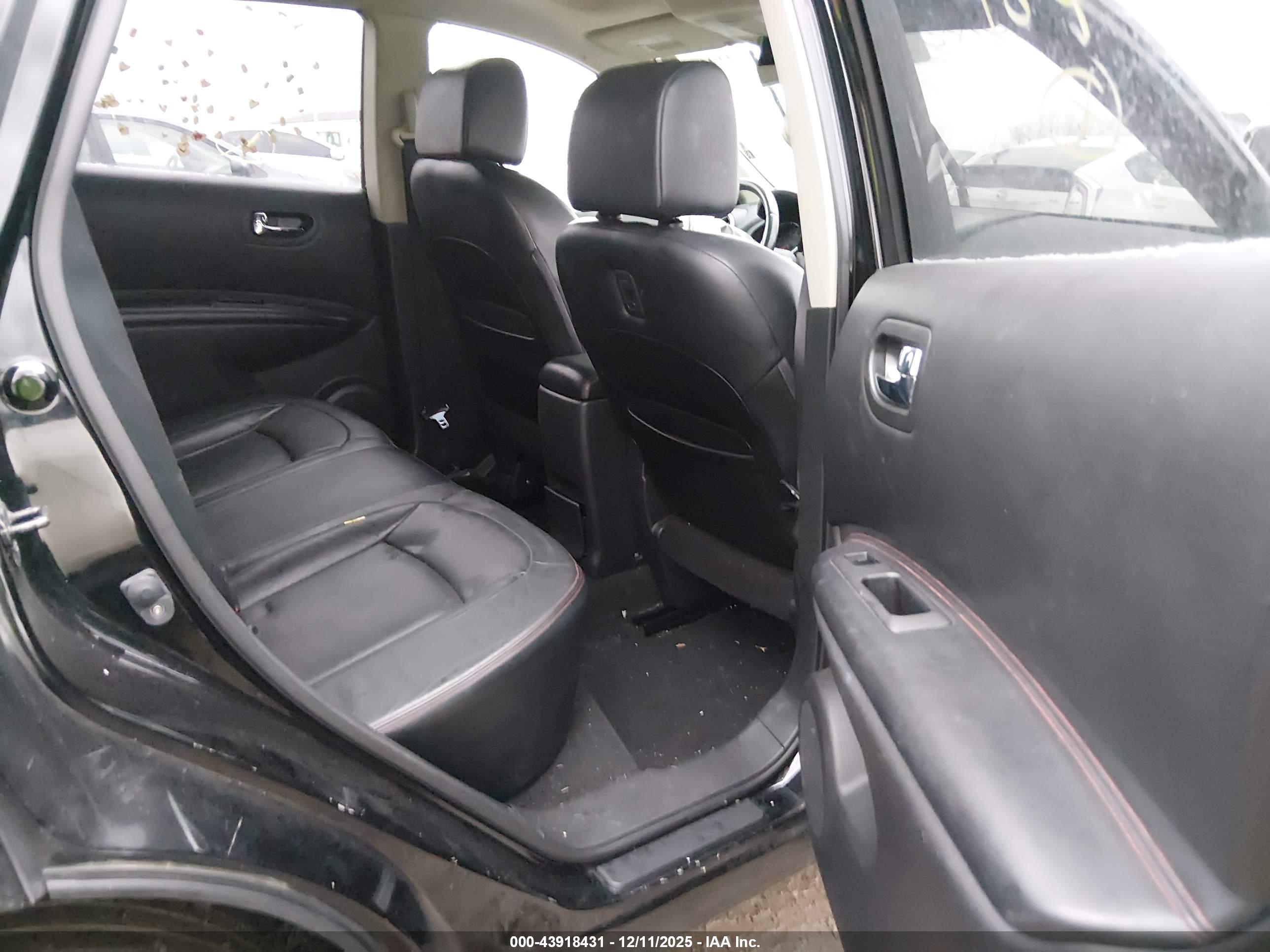 NISSAN ROGUE image 8