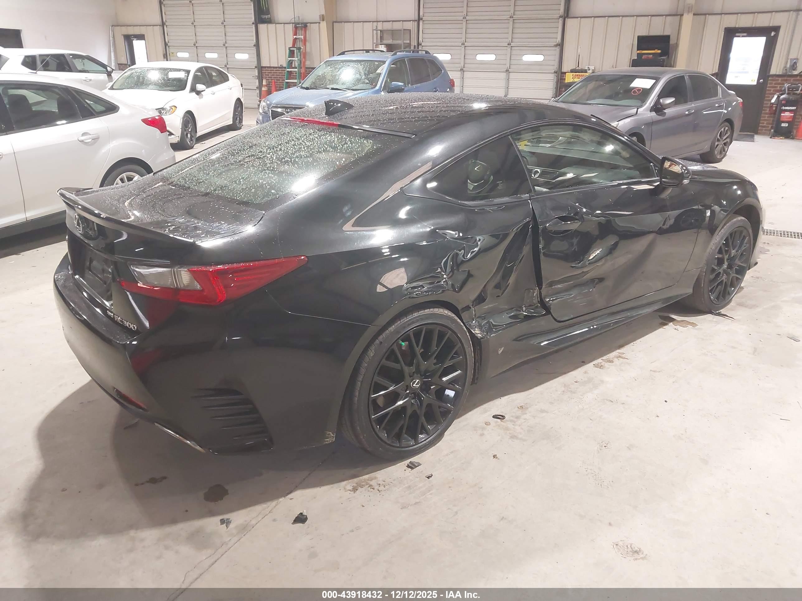 LEXUS RC image 4