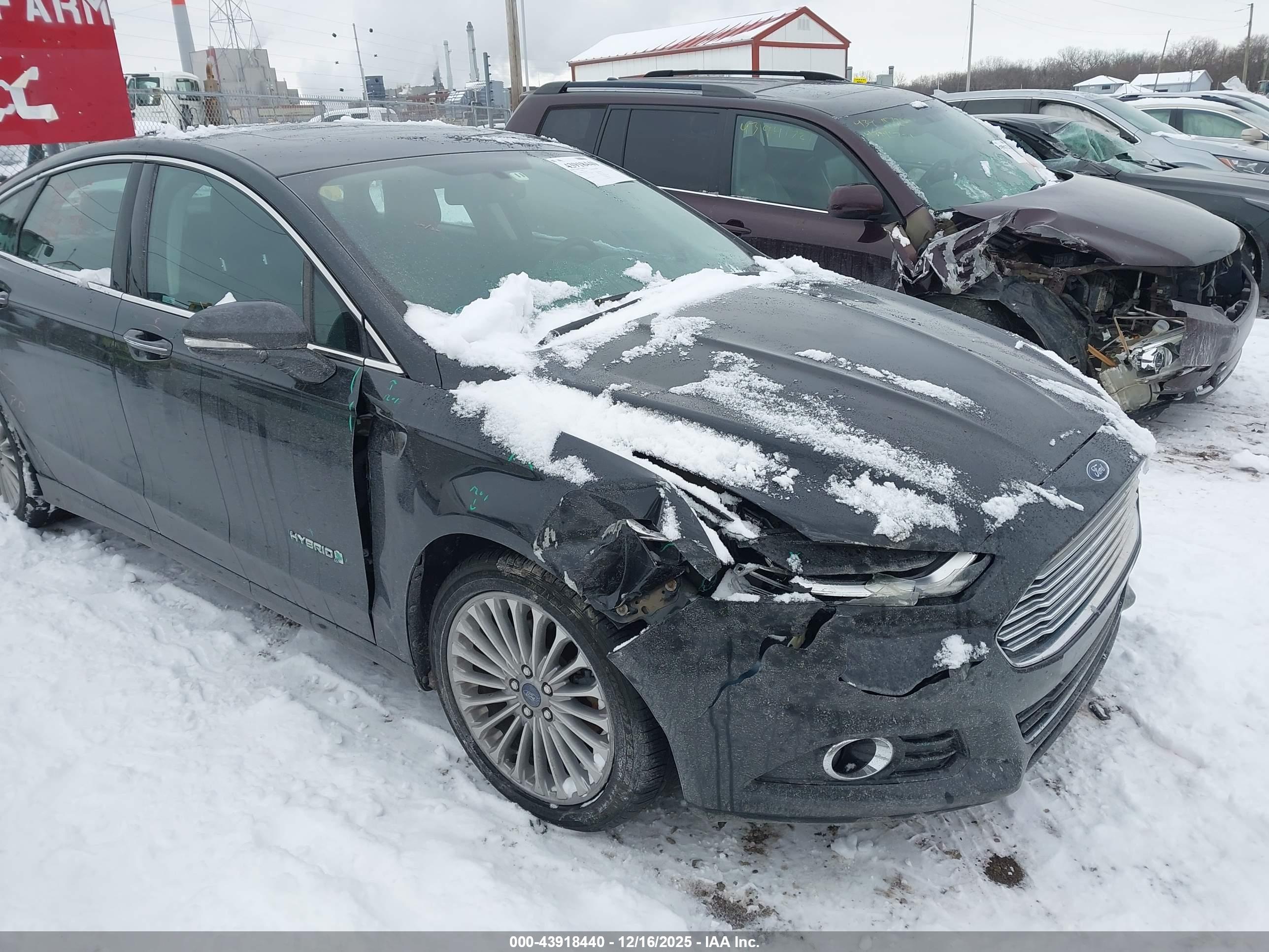 FORD FUSION image 6