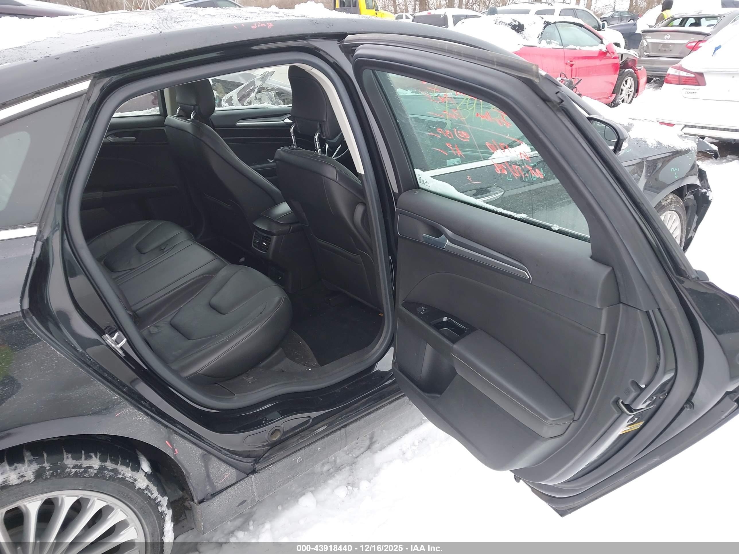 FORD FUSION image 8