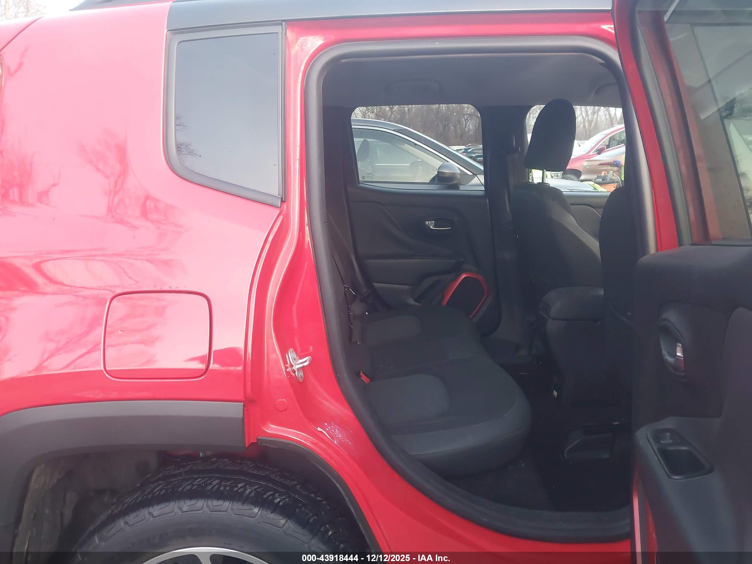 JEEP RENEGADE image 8