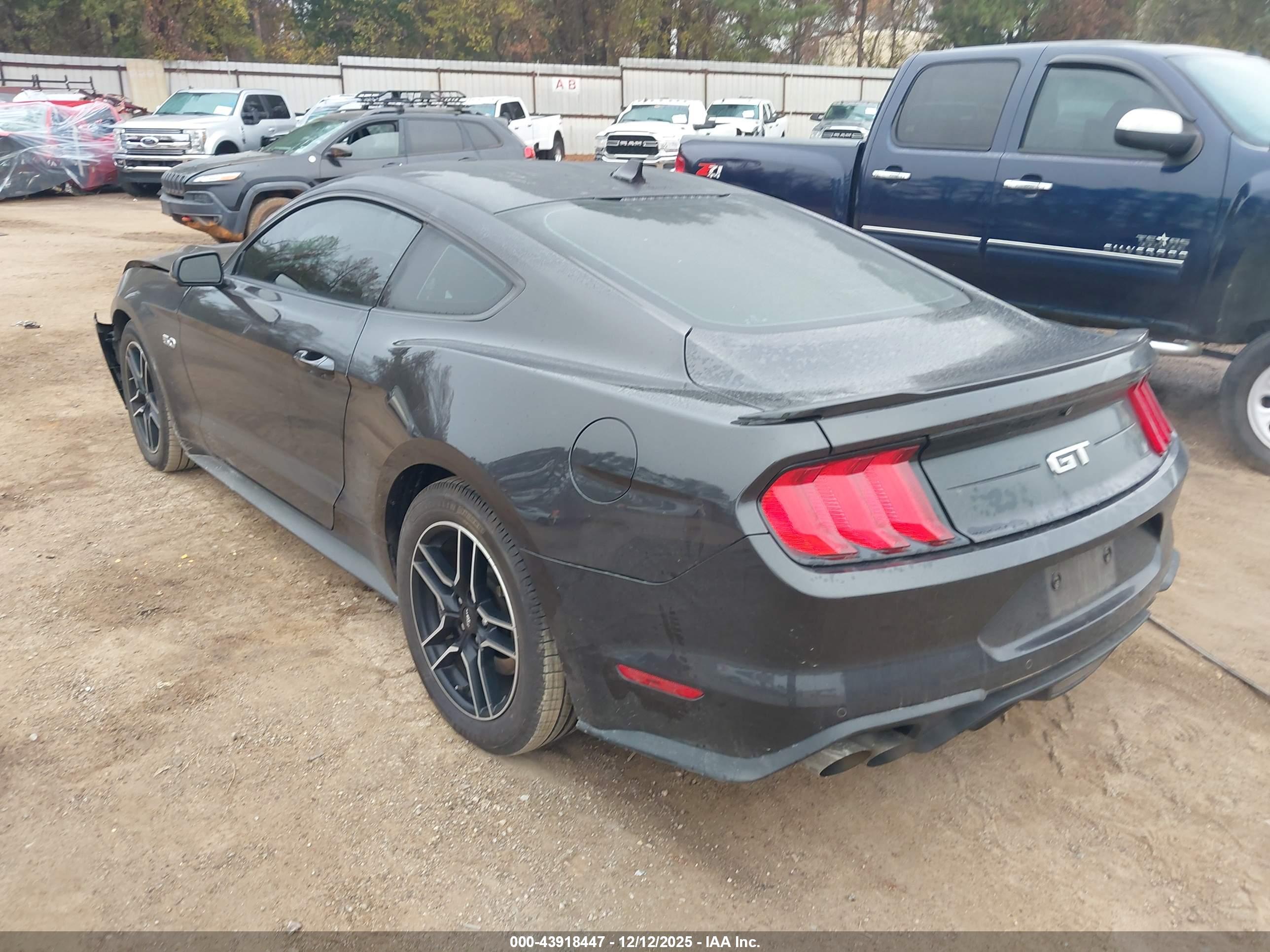 FORD MUSTANG image 3