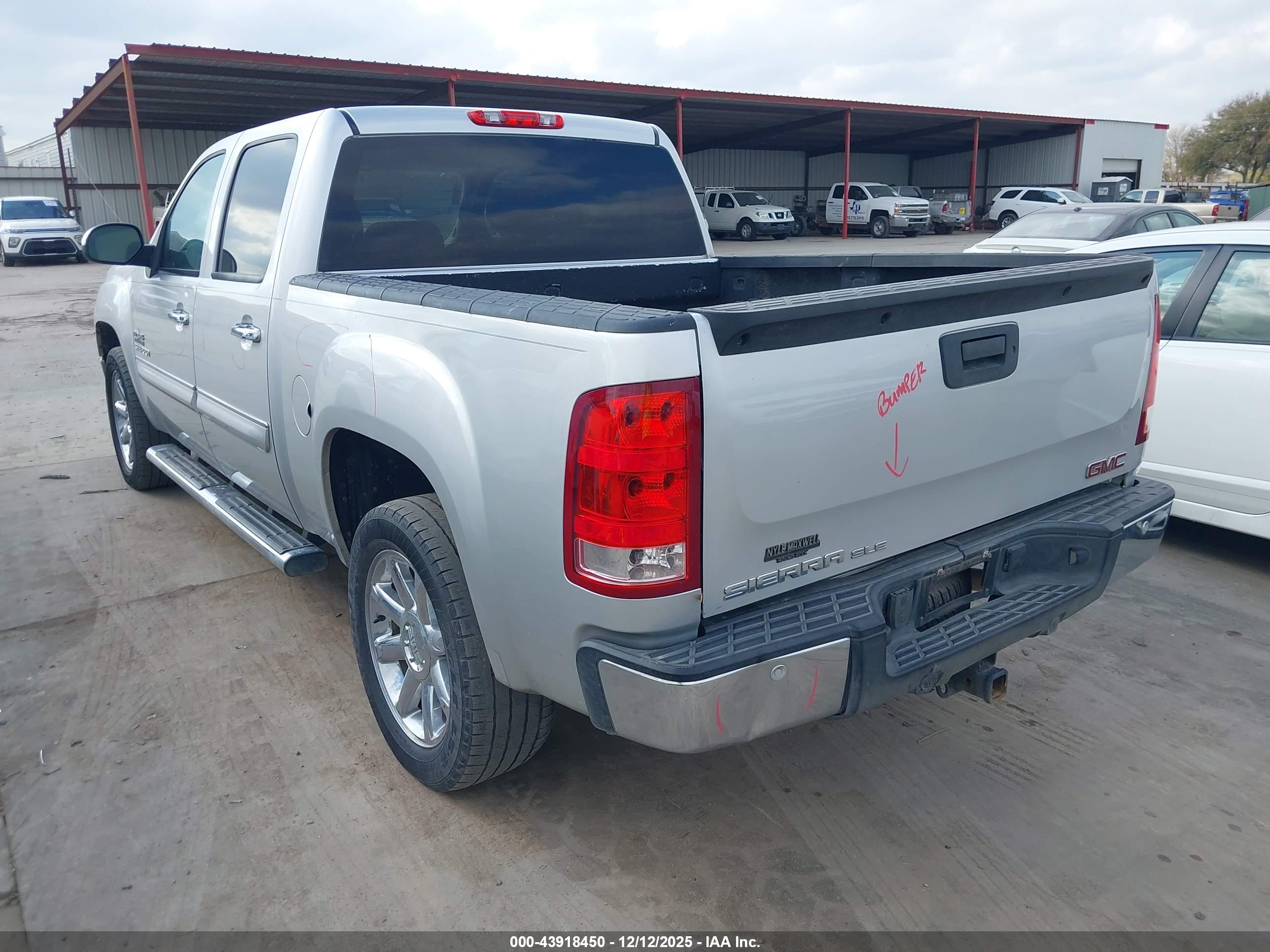 GMC SIERRA image 3
