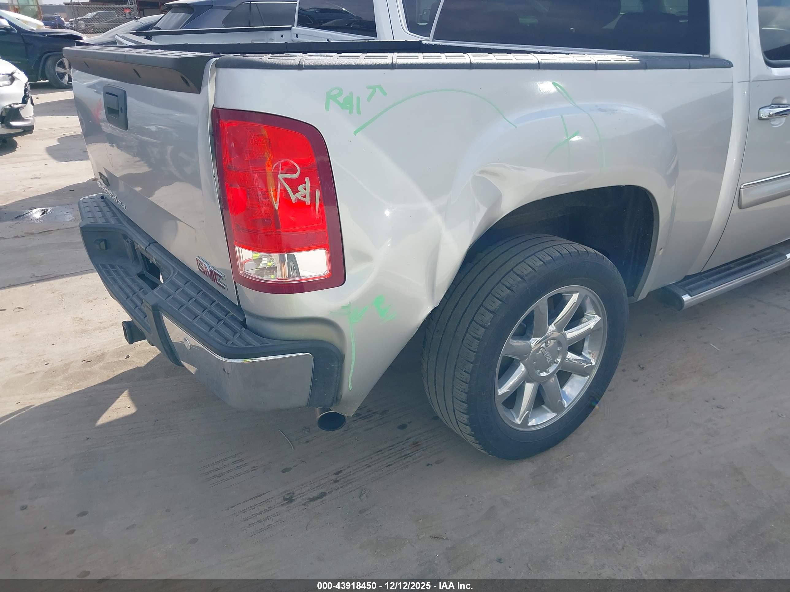 GMC SIERRA image 6