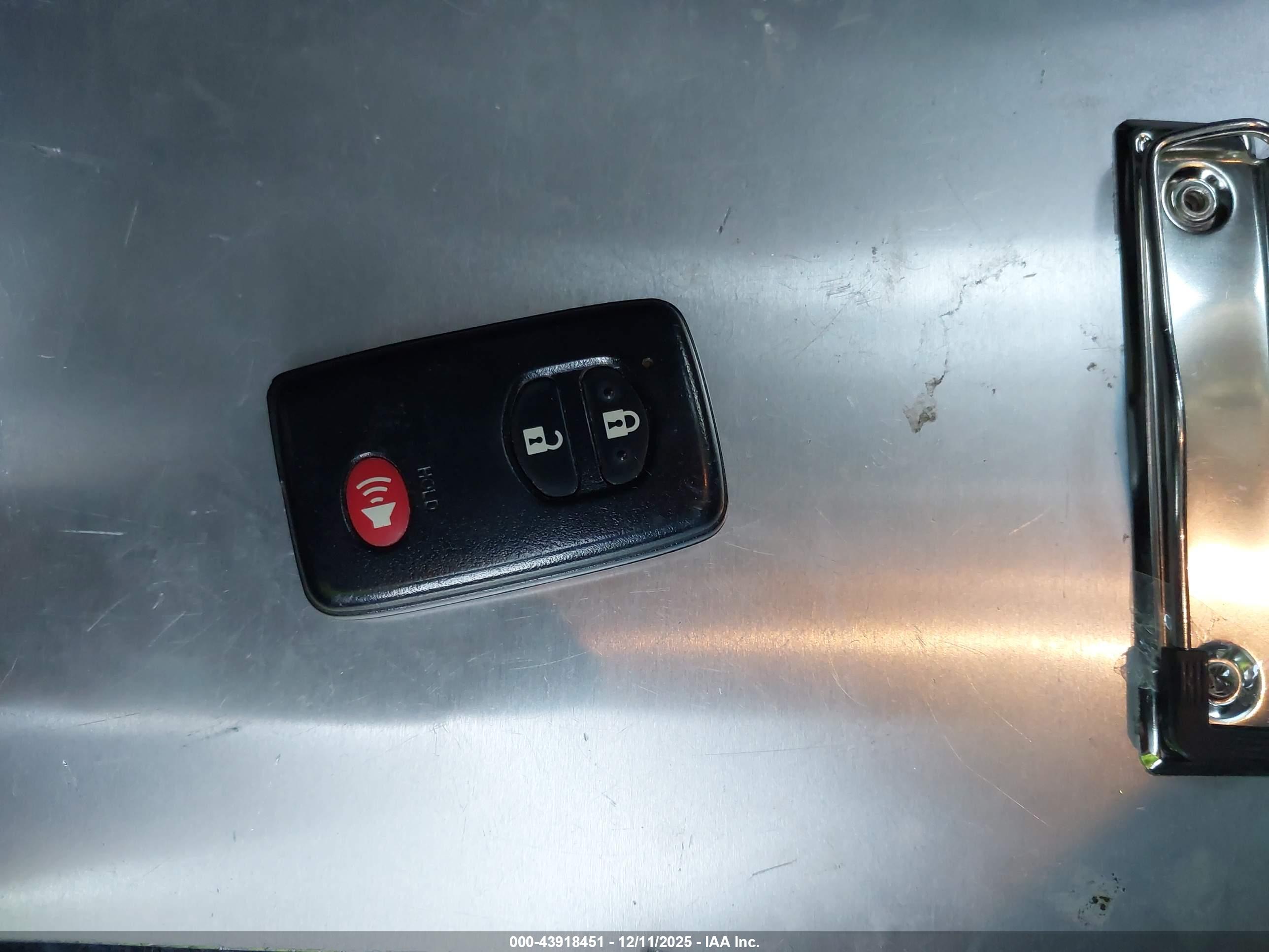 TOYOTA PRIUS image 11