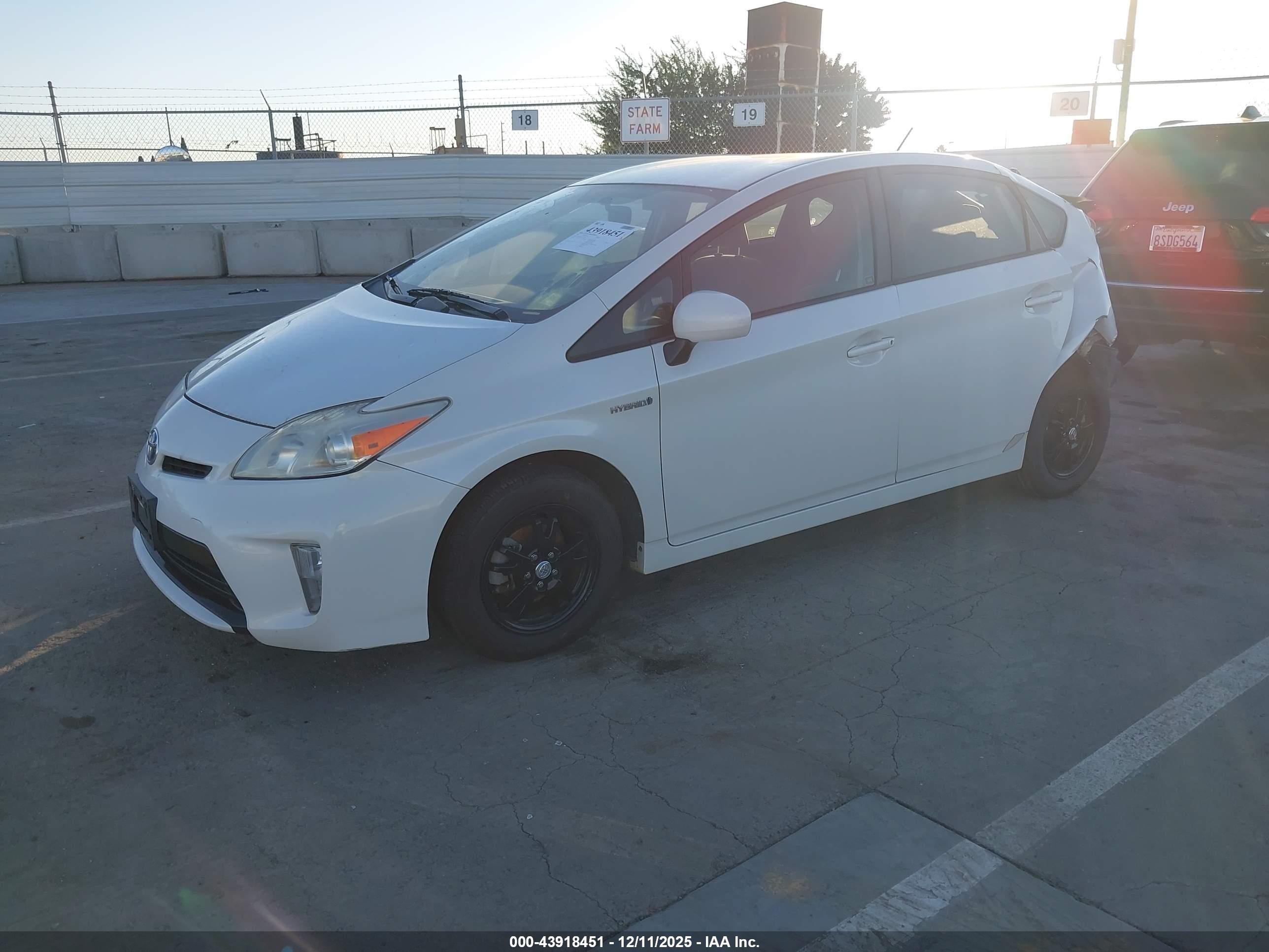 TOYOTA PRIUS image 2
