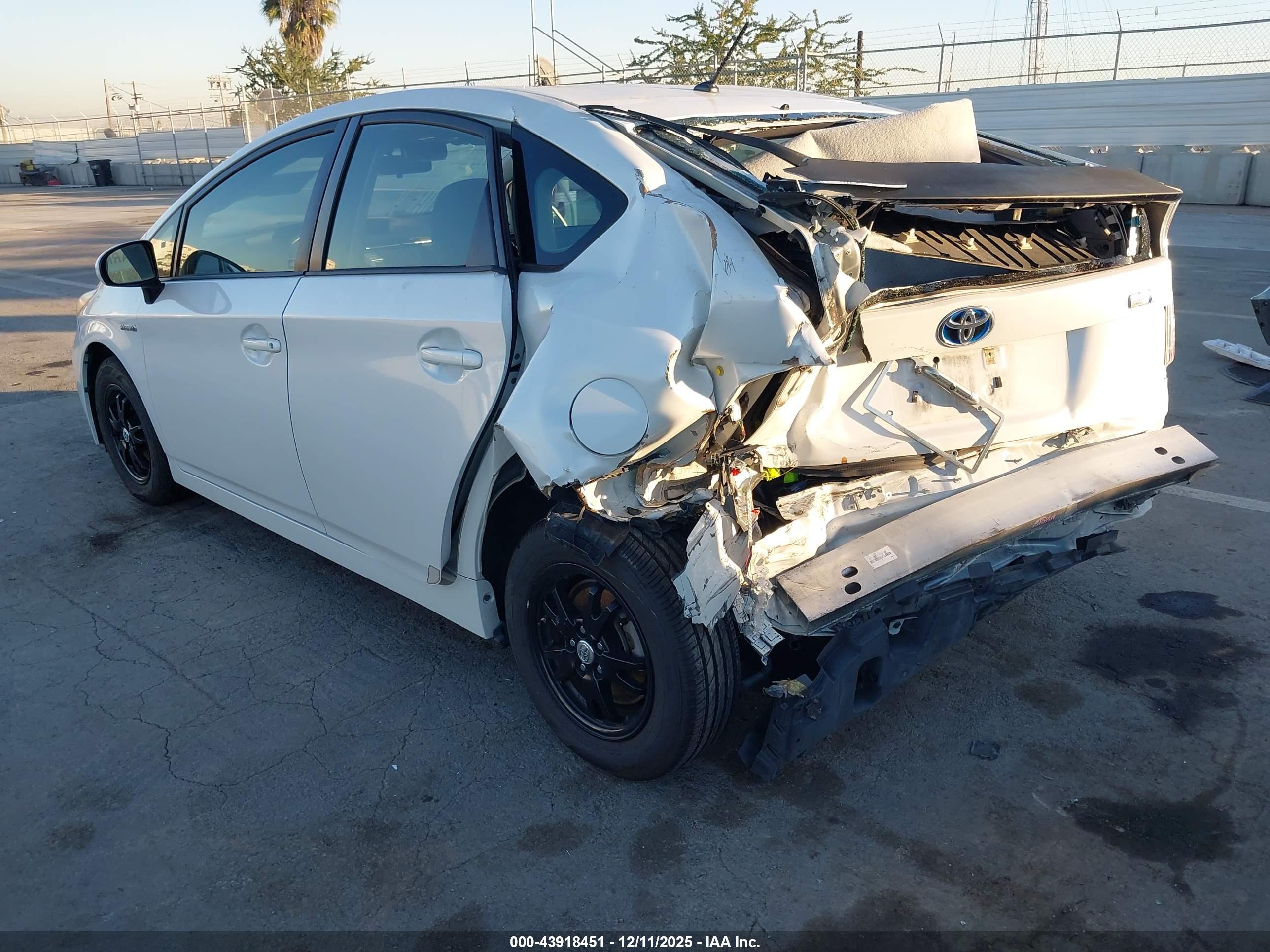 TOYOTA PRIUS image 3