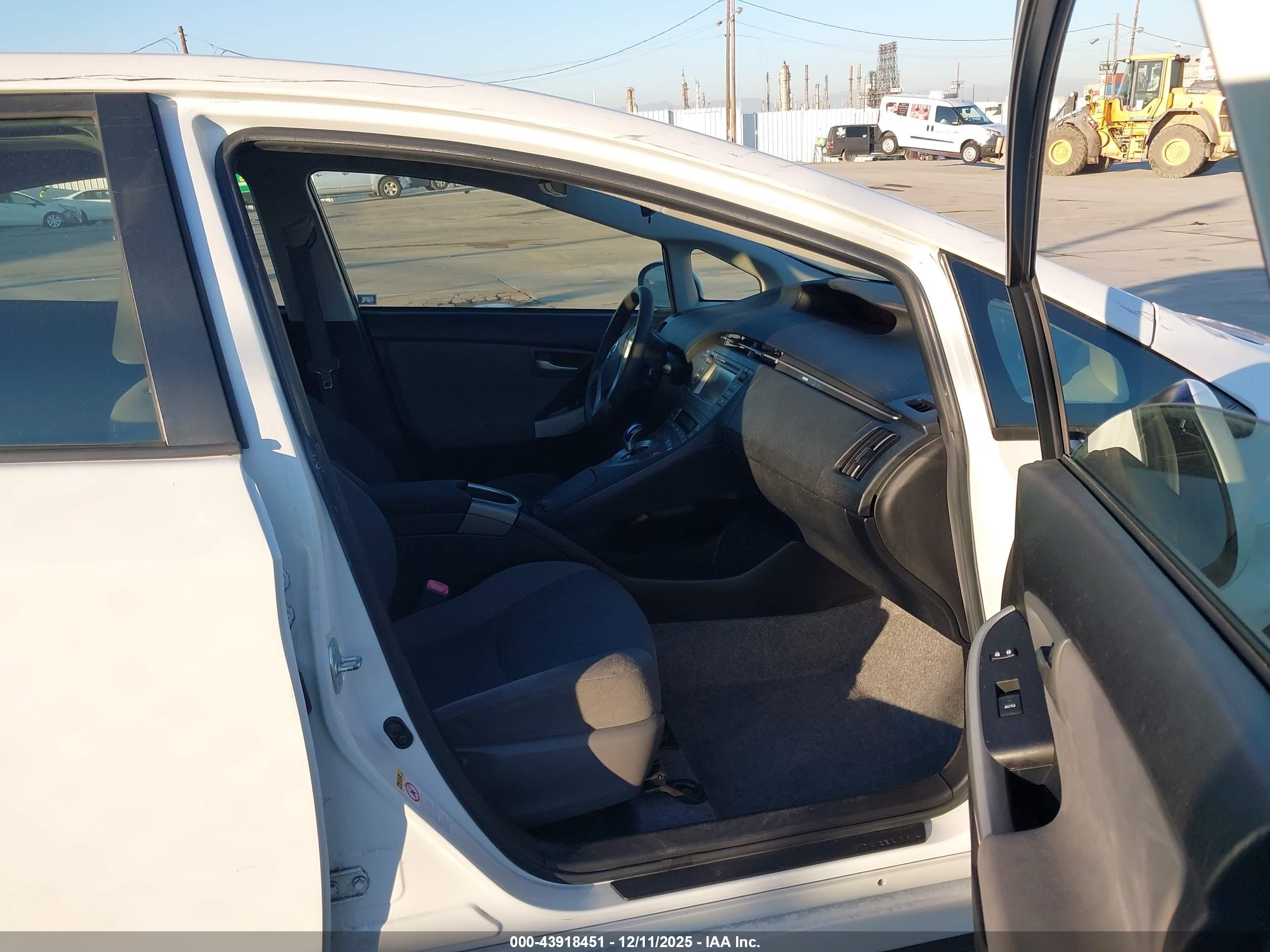 TOYOTA PRIUS image 5