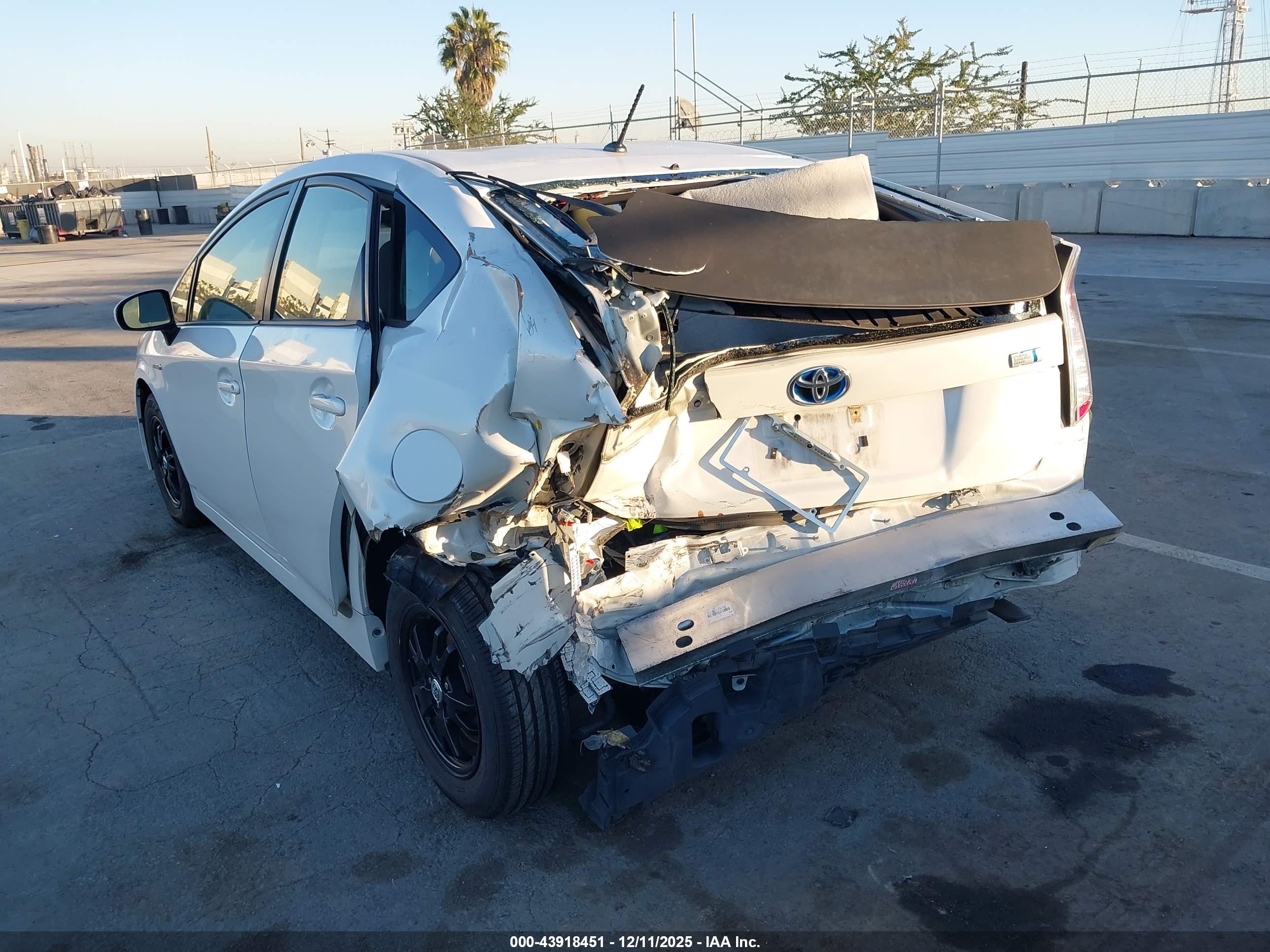 TOYOTA PRIUS image 6