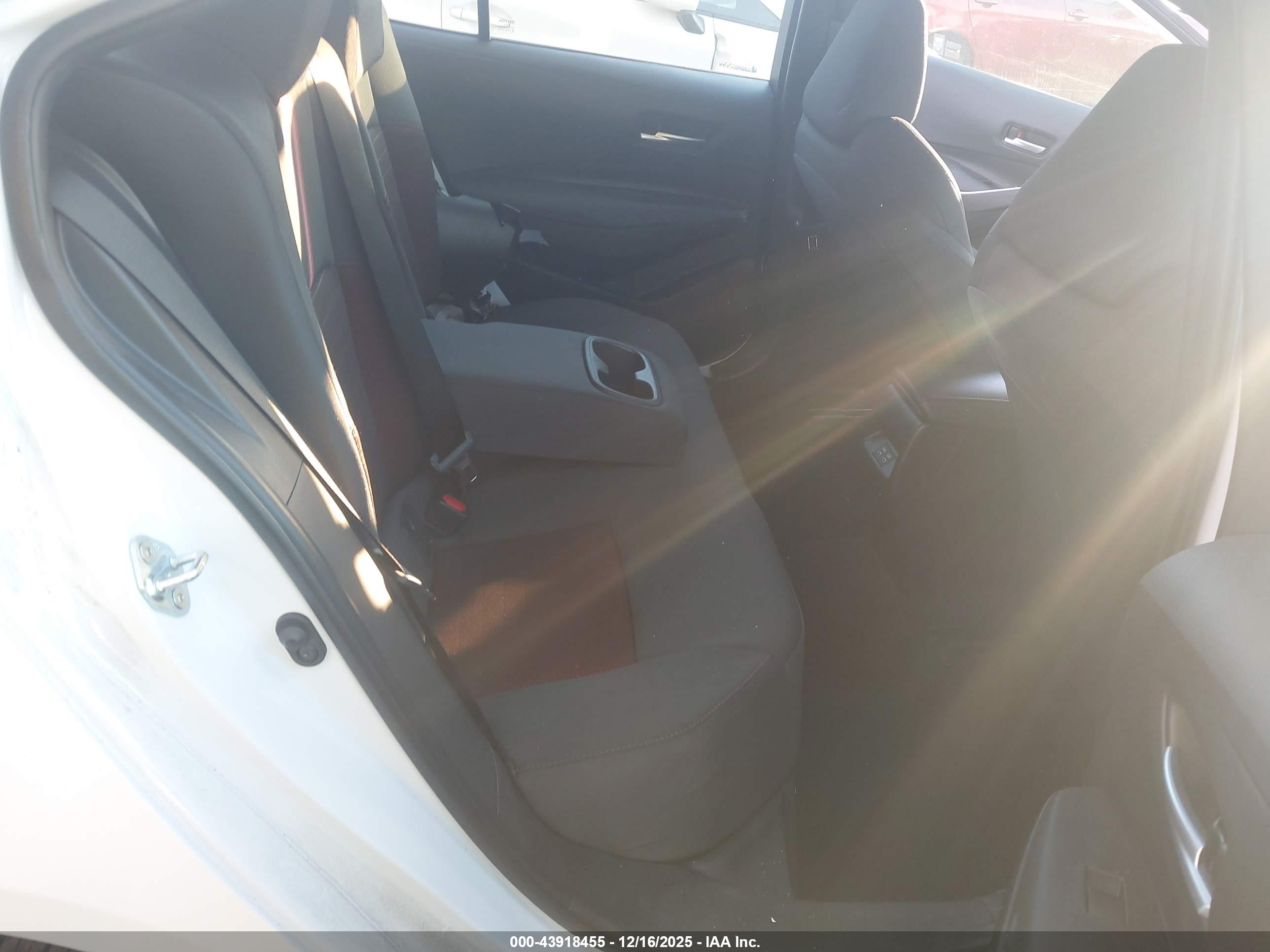 TOYOTA COROLLA image 8