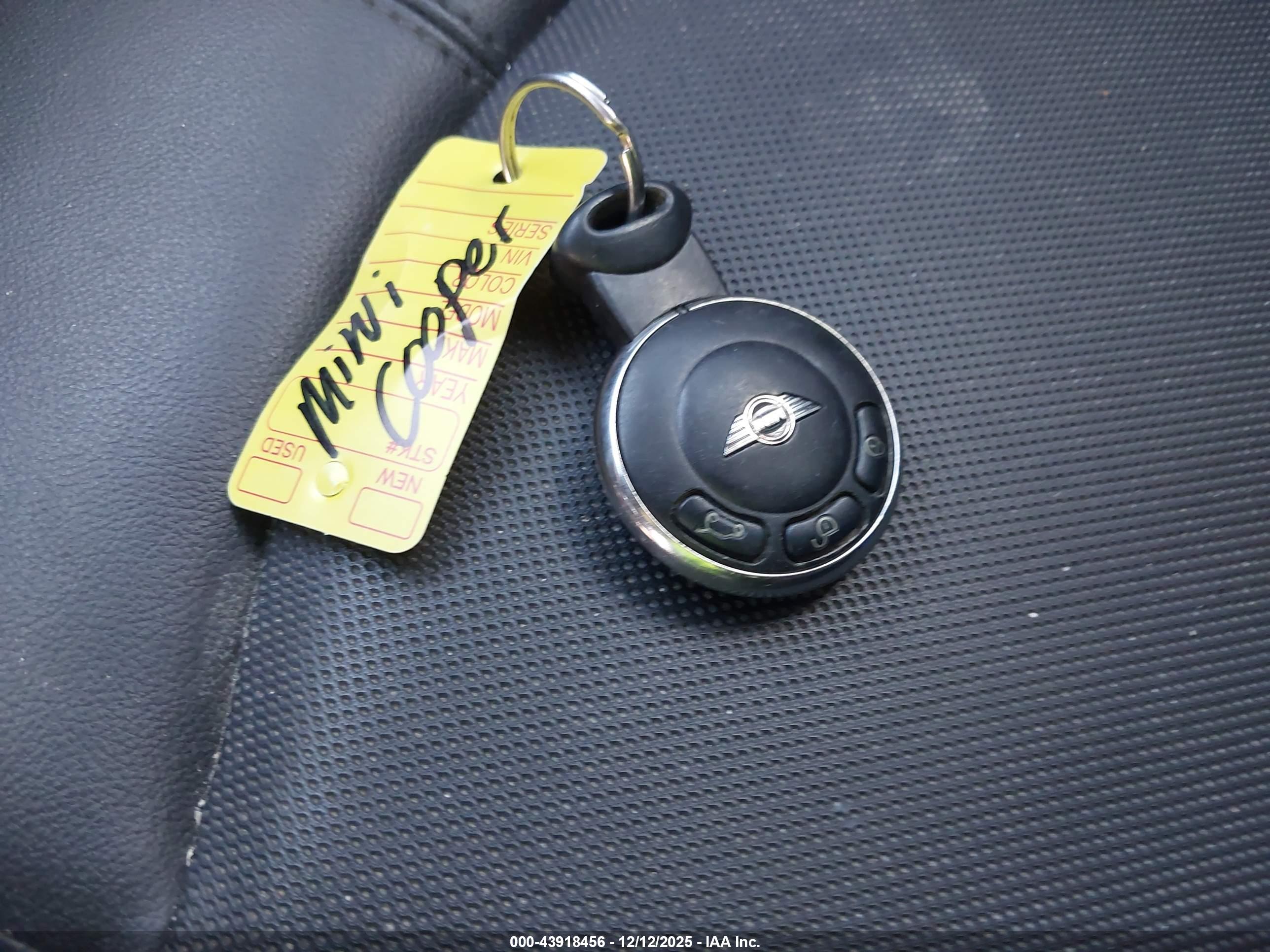 MINI COUNTRYMAN image 11