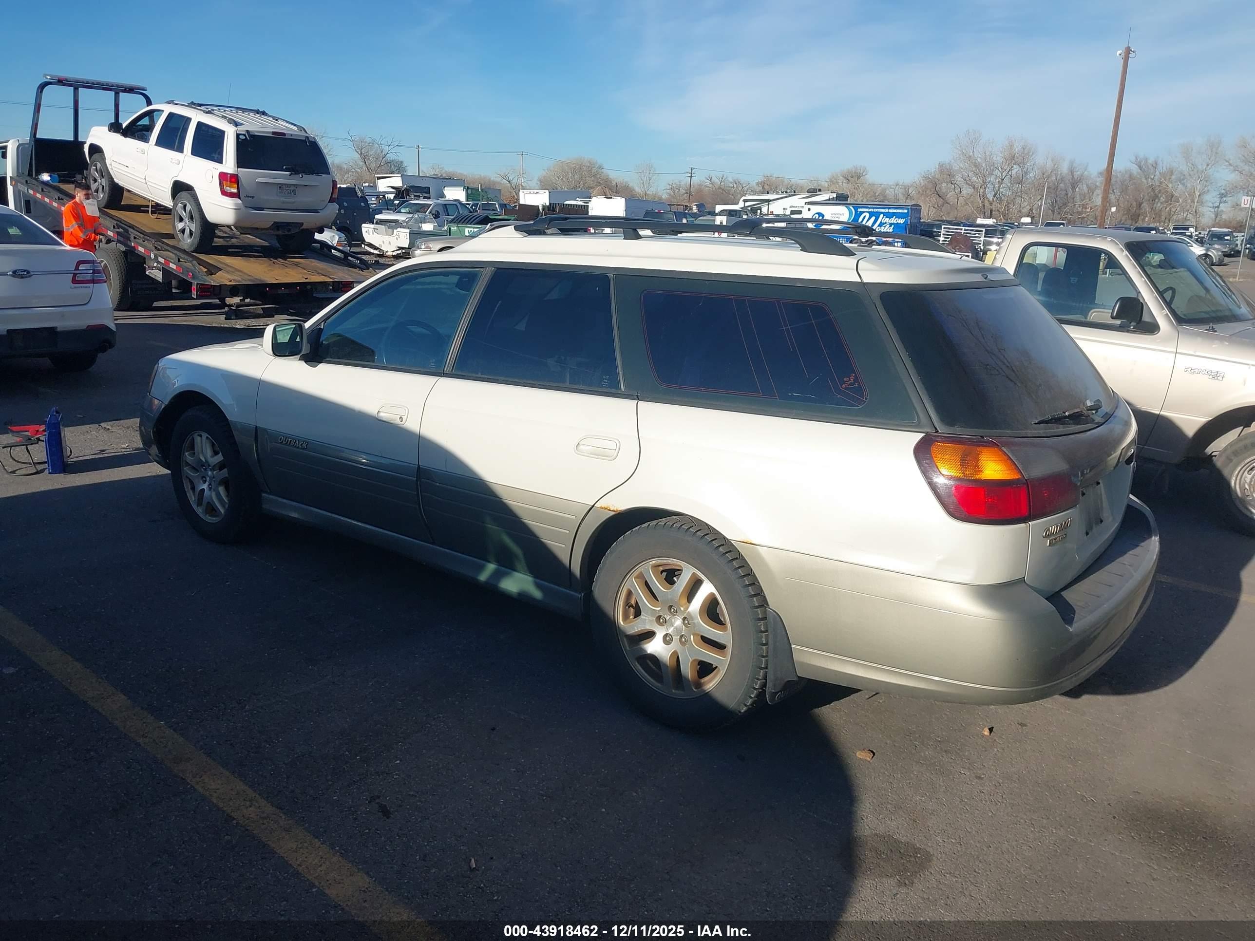 SUBARU OUTBACK image 3