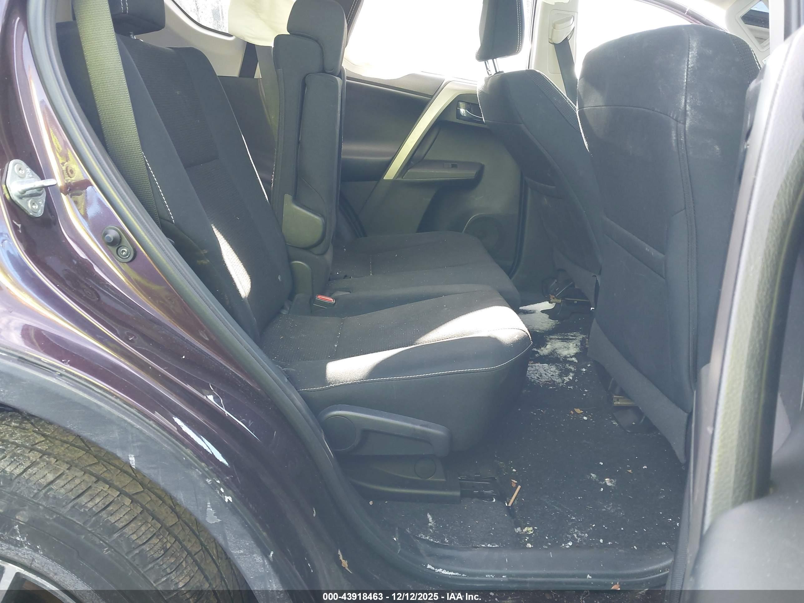 TOYOTA RAV4 image 8