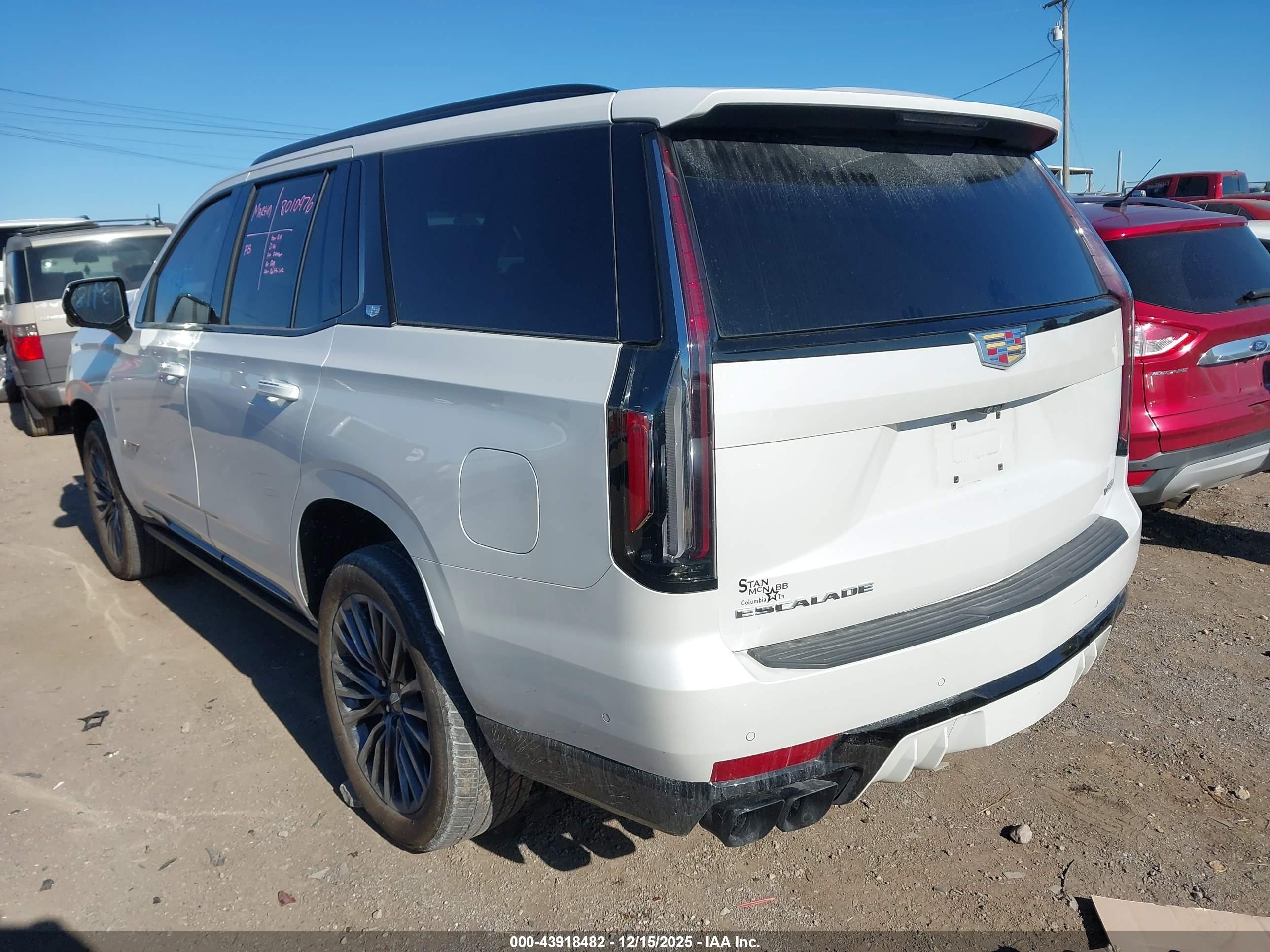 CADILLAC ESCALADE image 3