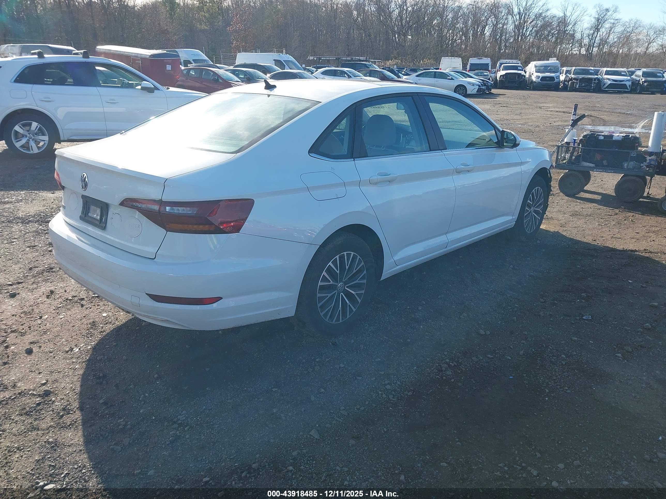 VOLKSWAGEN JETTA image 4