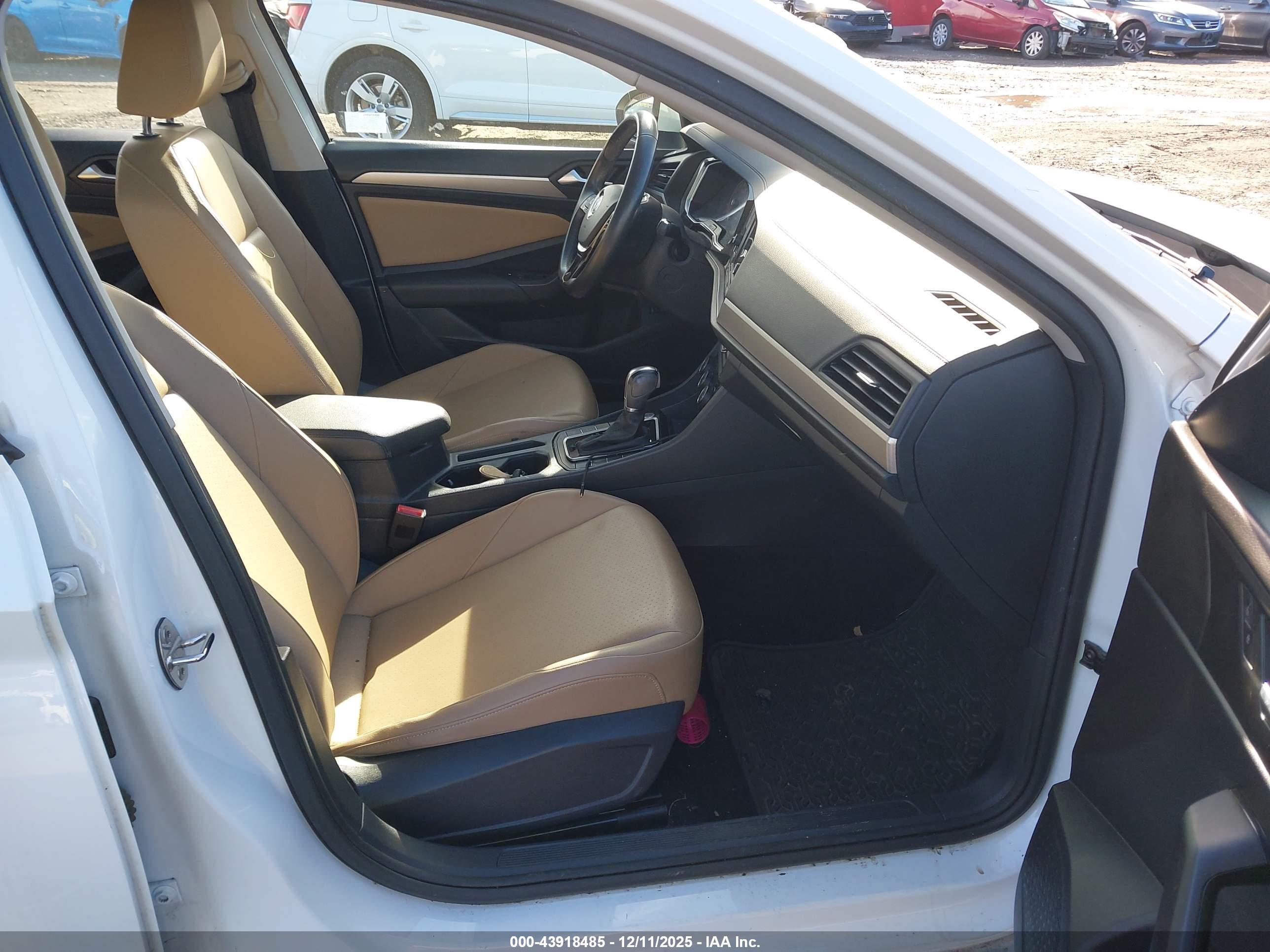 VOLKSWAGEN JETTA image 5