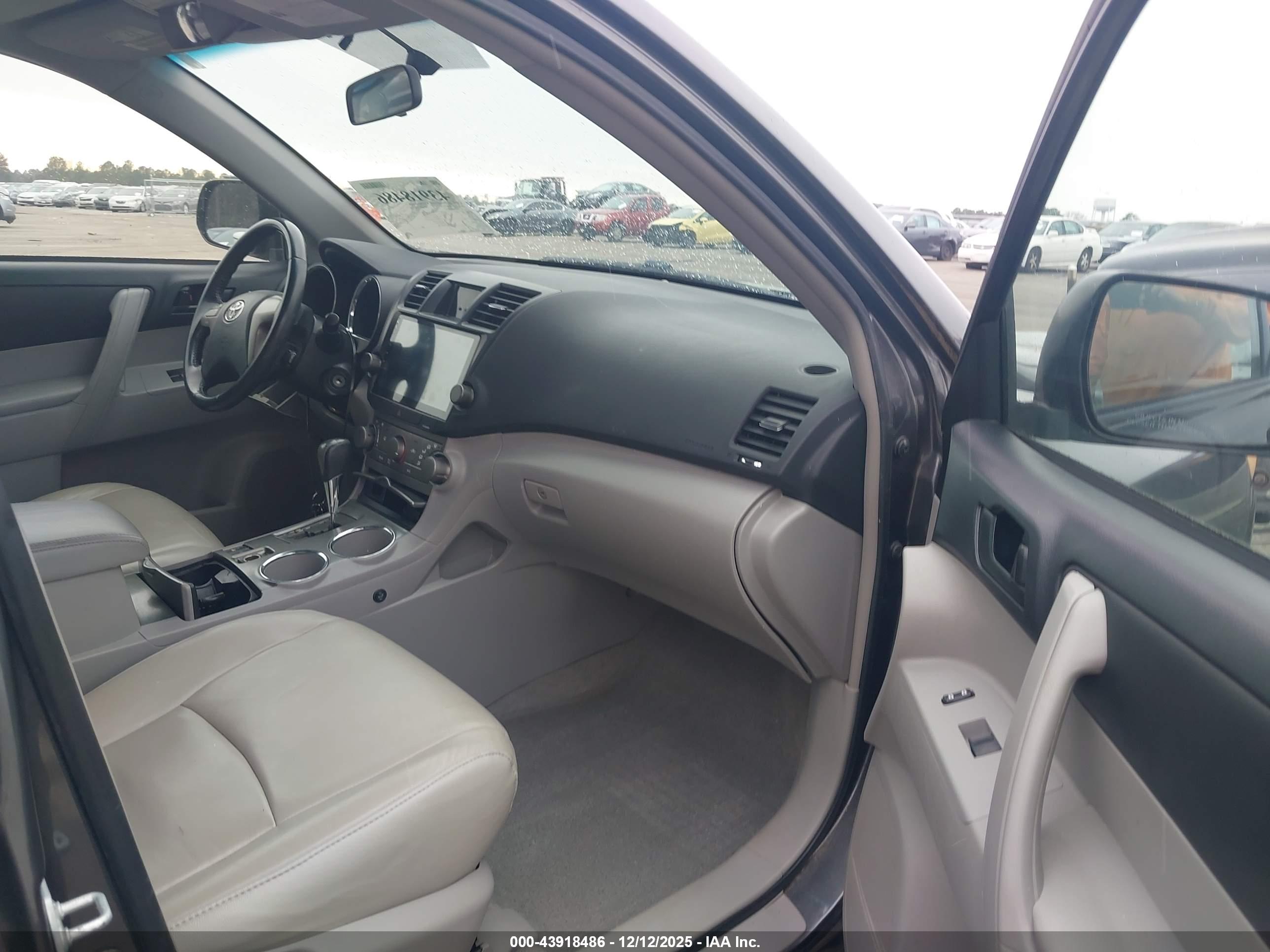 TOYOTA HIGHLANDER image 5