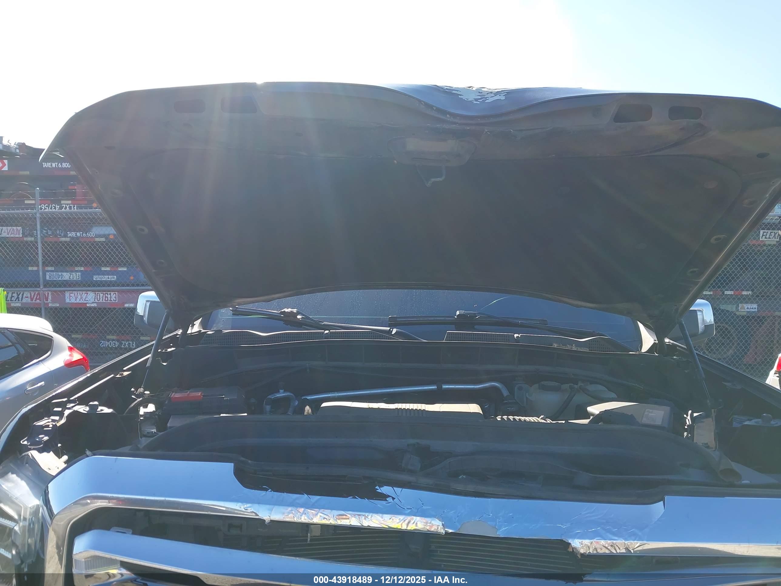 GMC SIERRA image 10