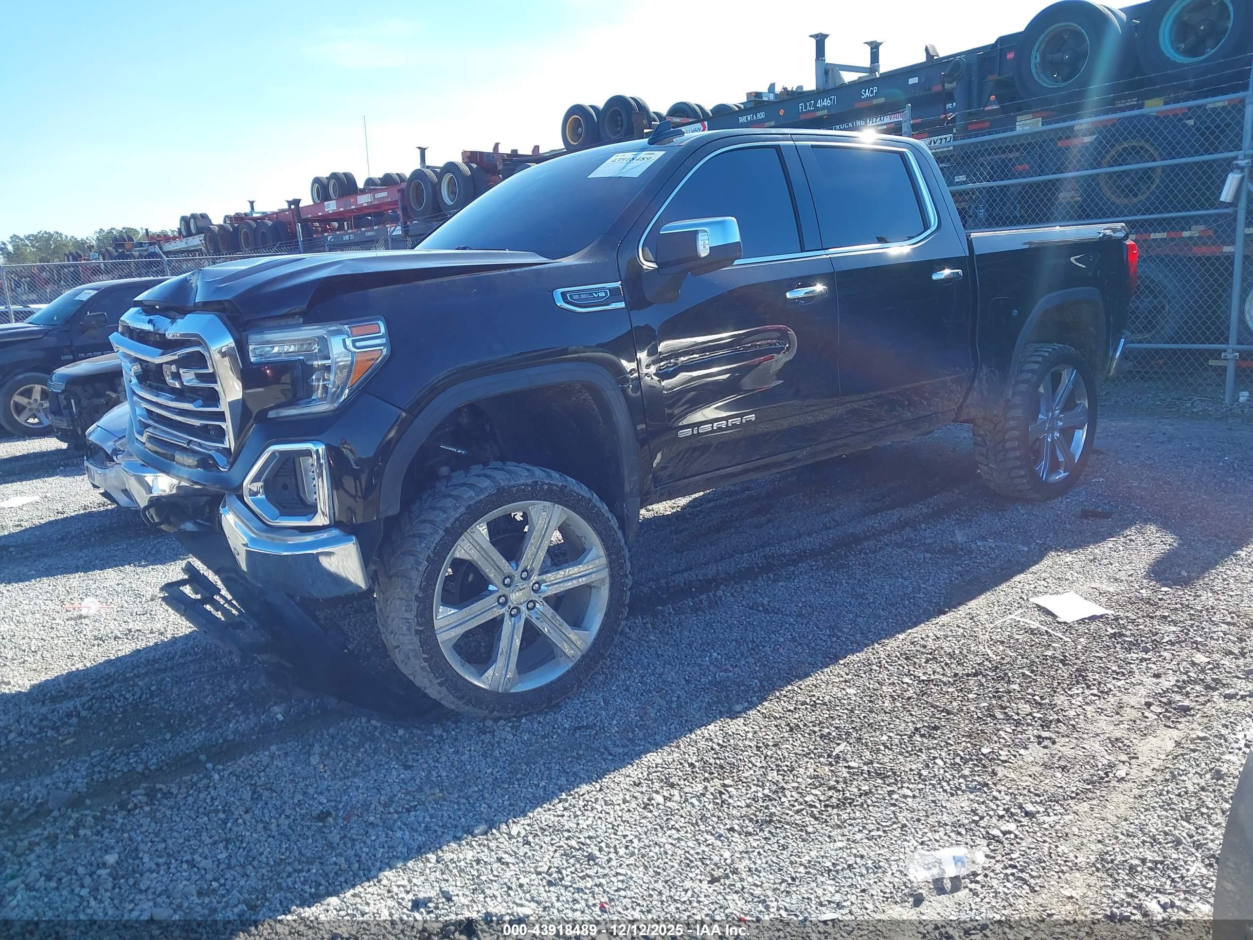 GMC SIERRA image 2
