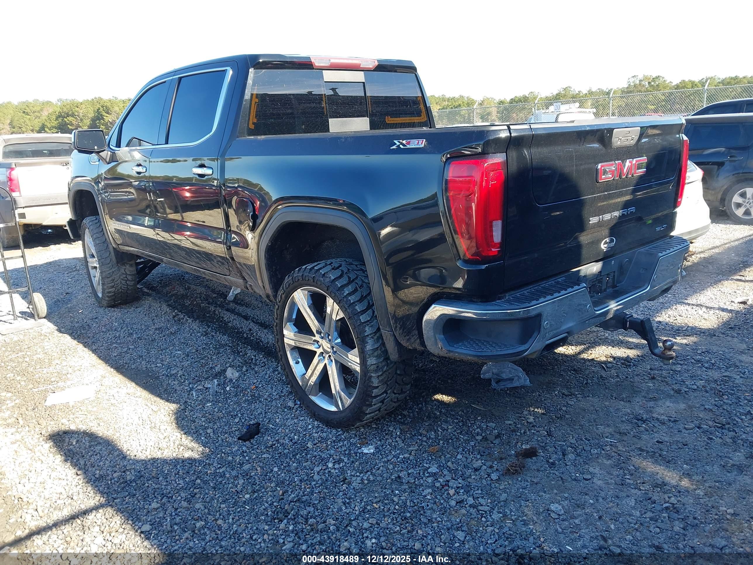 GMC SIERRA image 3