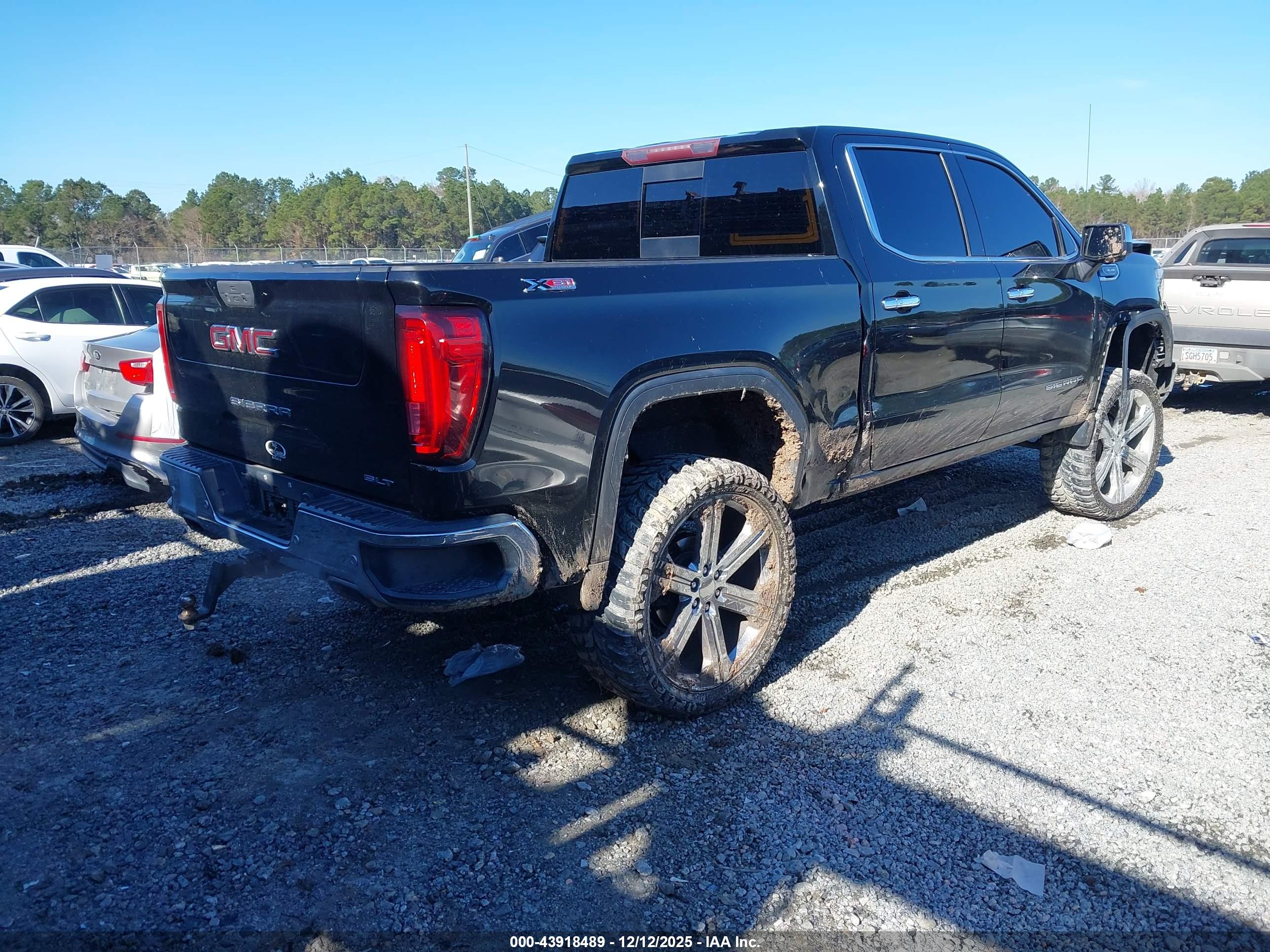 GMC SIERRA image 4