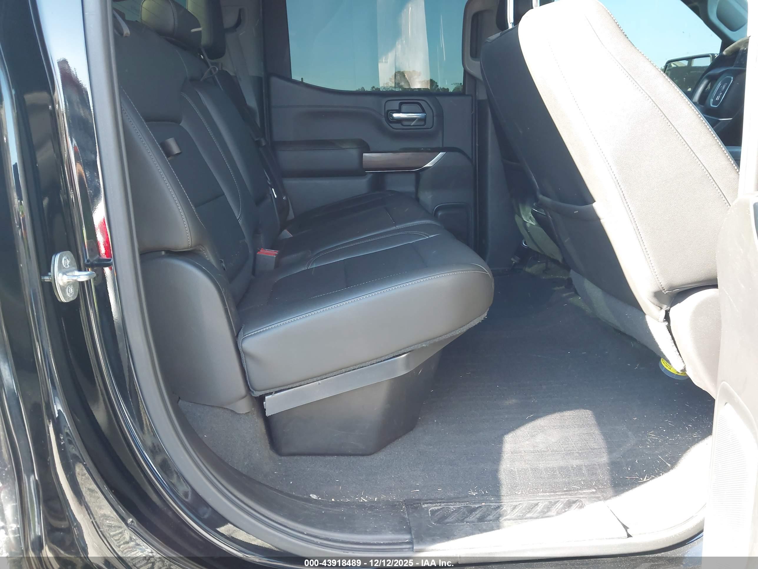 GMC SIERRA image 8