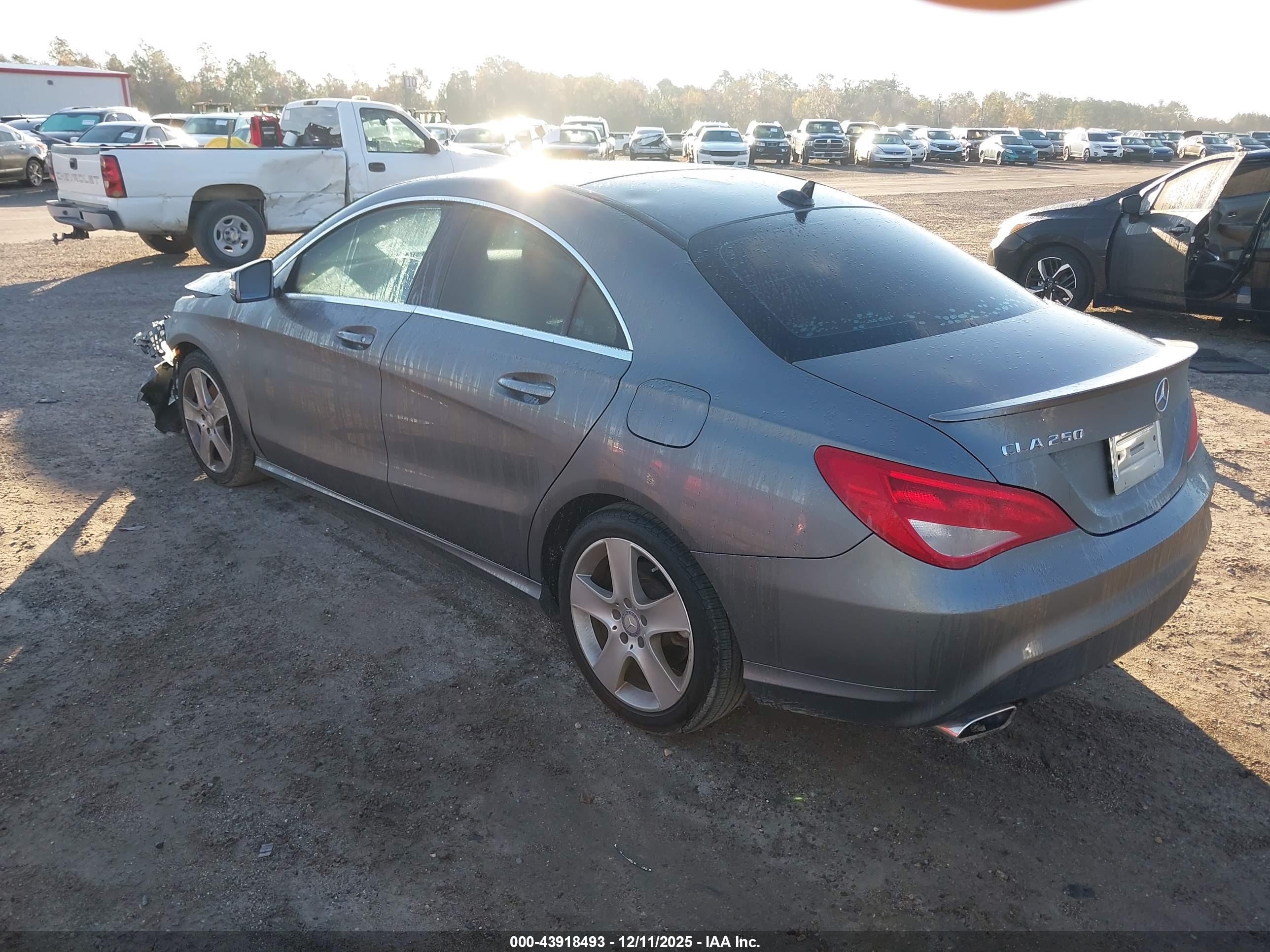MERCEDES-BENZ CLA image 3