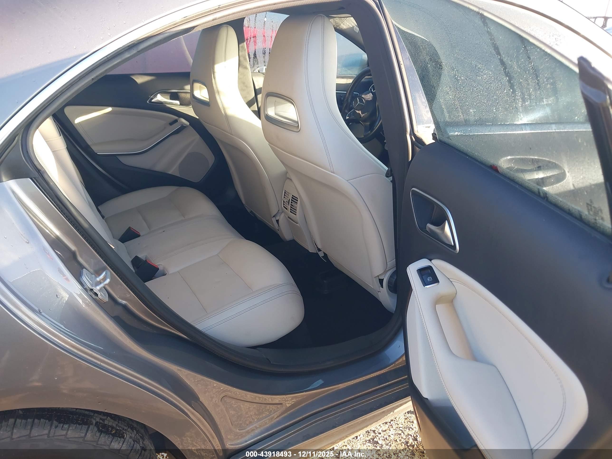MERCEDES-BENZ CLA image 8