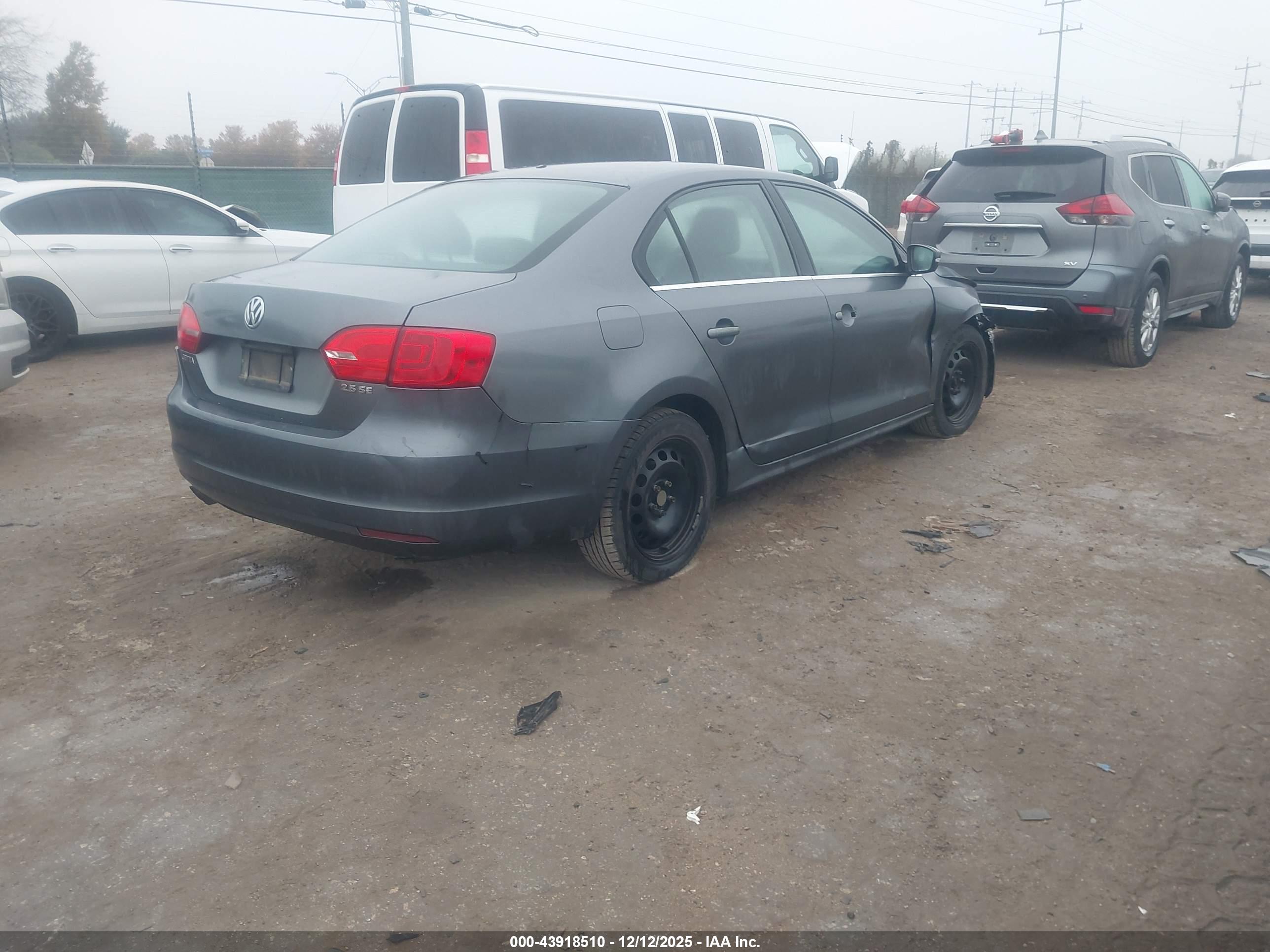 VOLKSWAGEN JETTA image 4