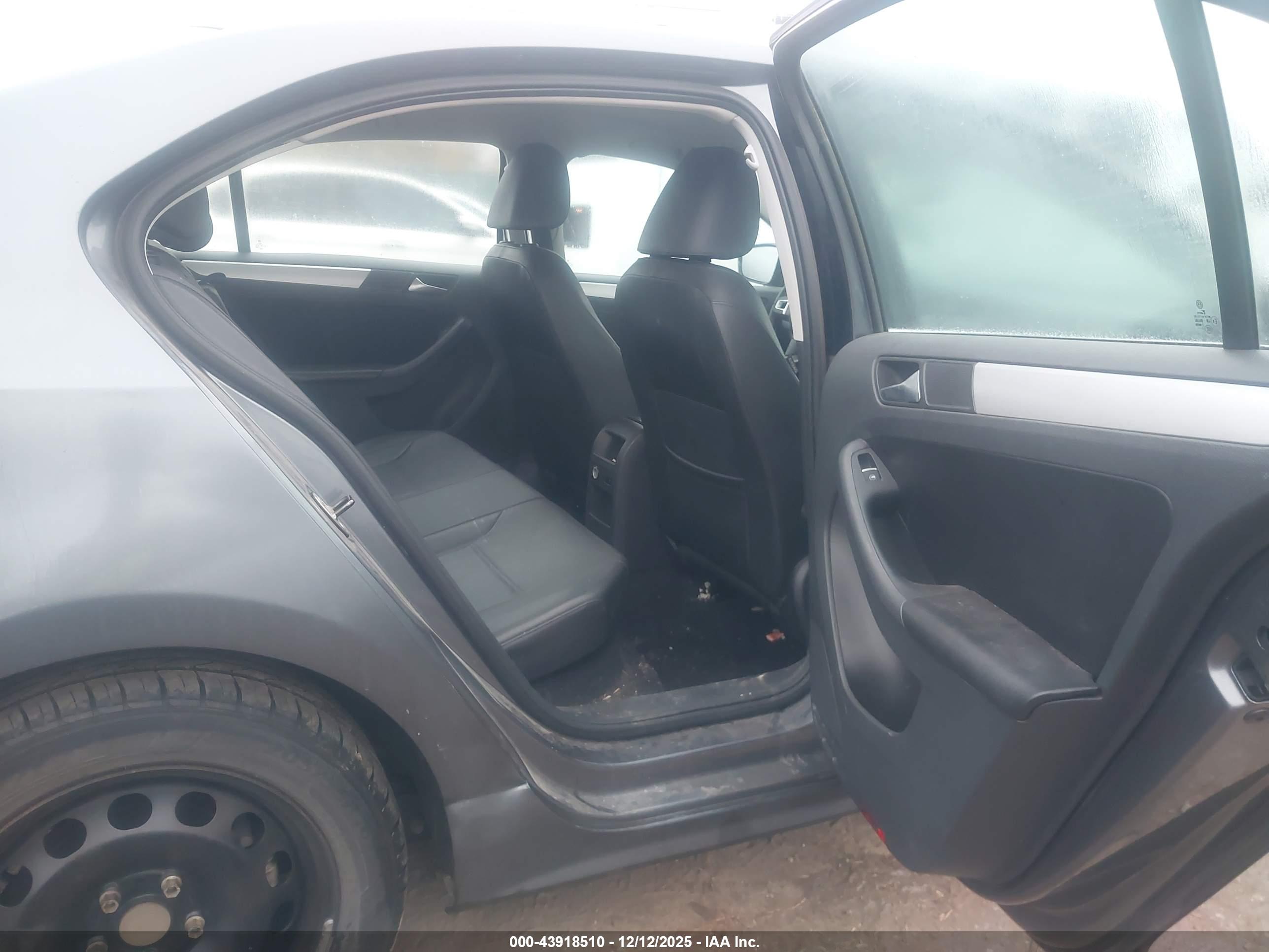 VOLKSWAGEN JETTA image 8